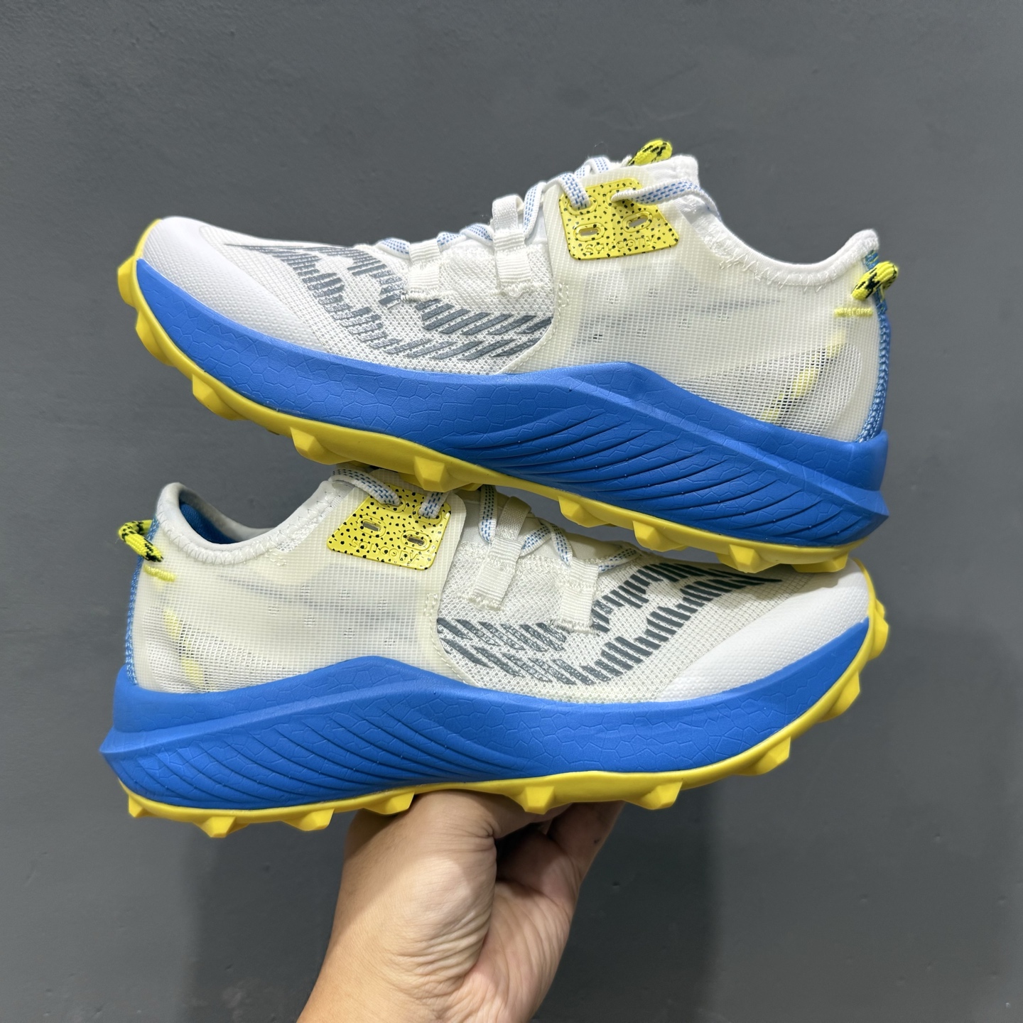 180 SAUCONY索康尼 ENDORPHIN RIFT系列 低帮缓震跑步鞋 S10856-01