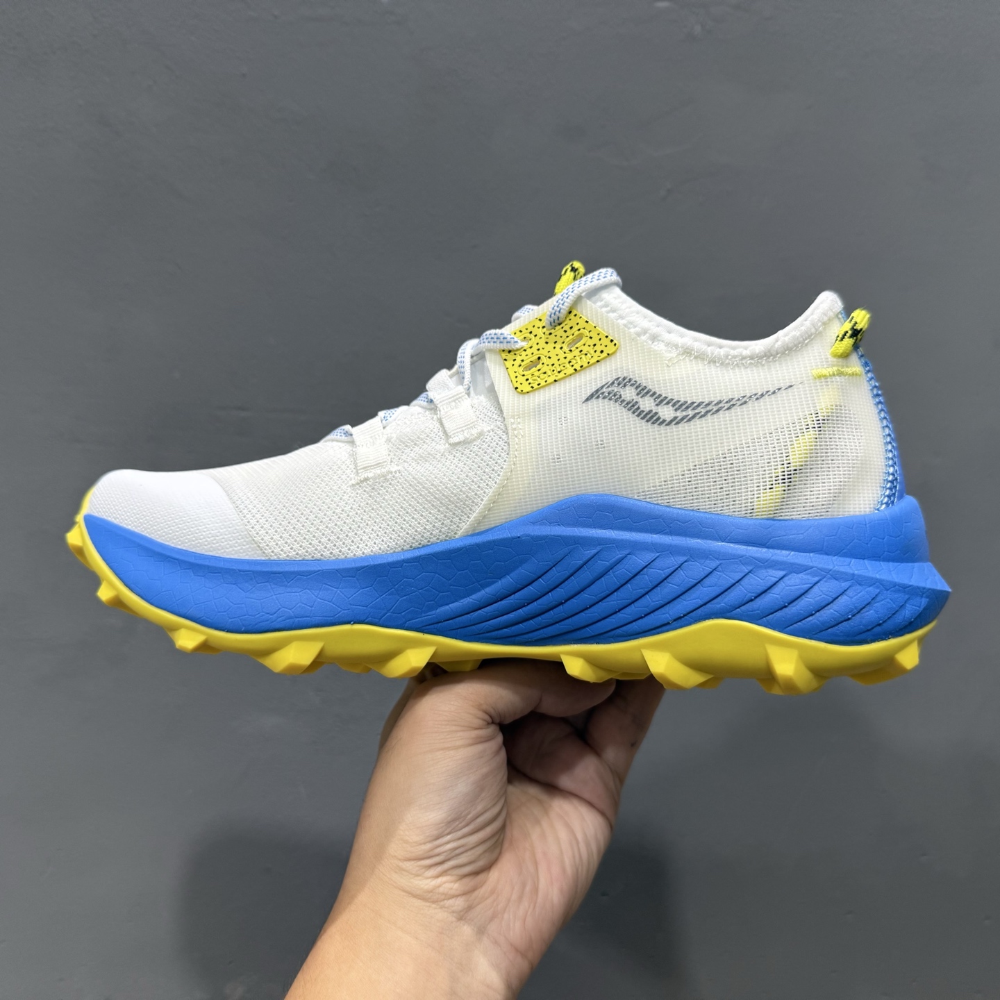 180 SAUCONY索康尼 ENDORPHIN RIFT系列 低帮缓震跑步鞋 S10856-01