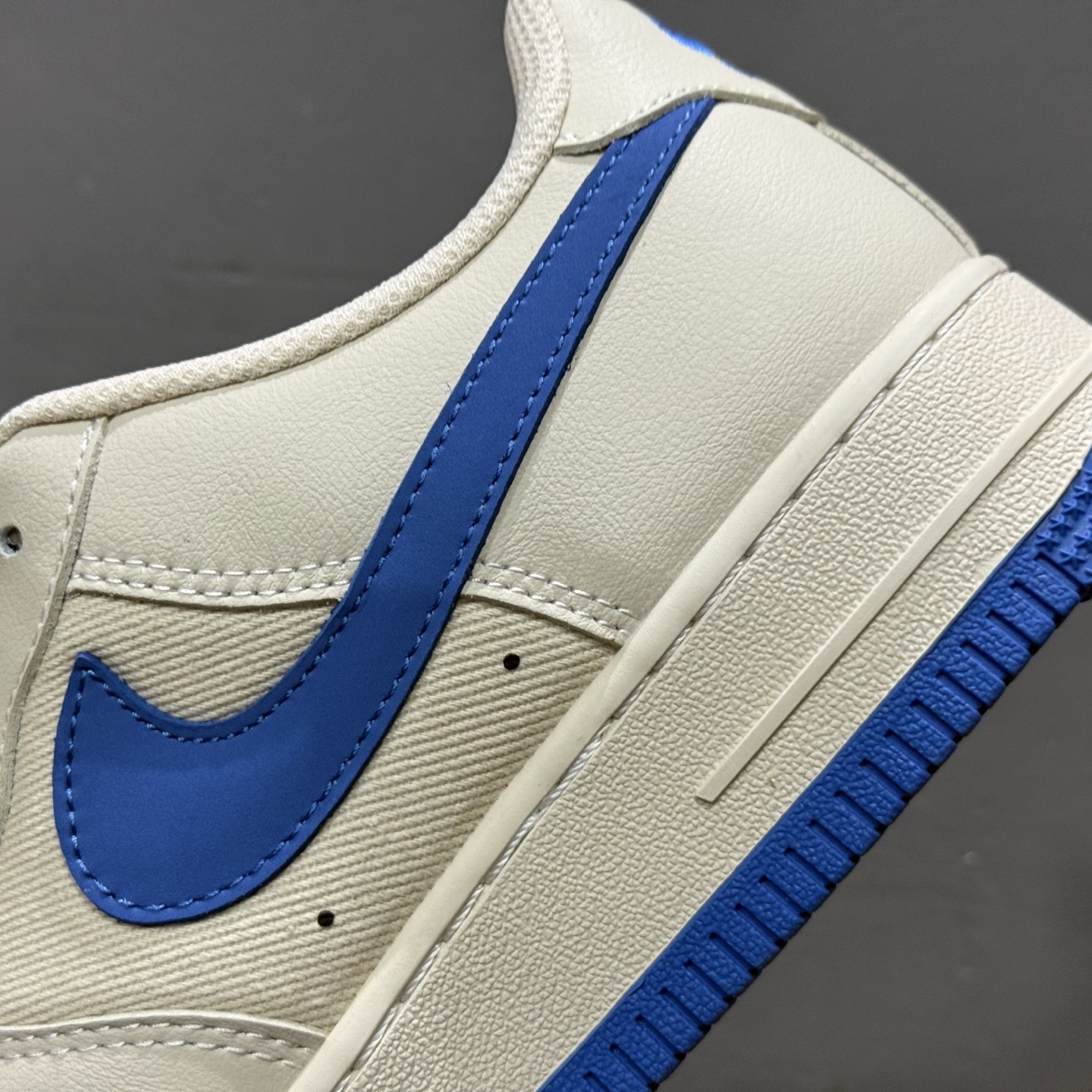 Louis Vuitton x Nike Air Force 1 网面拼接米蓝 QW5836-025