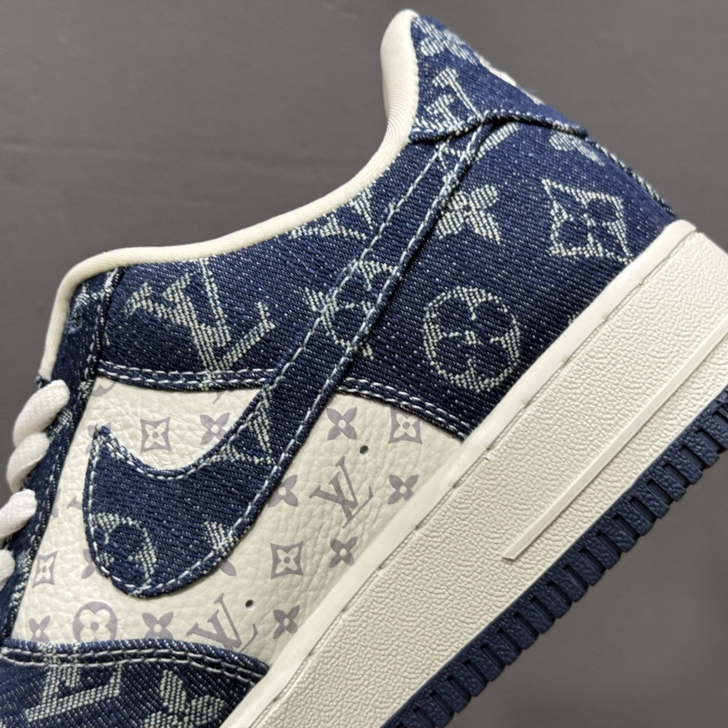 Louis Vuitton x NIke Air Force 1 白蓝 YF9511-811