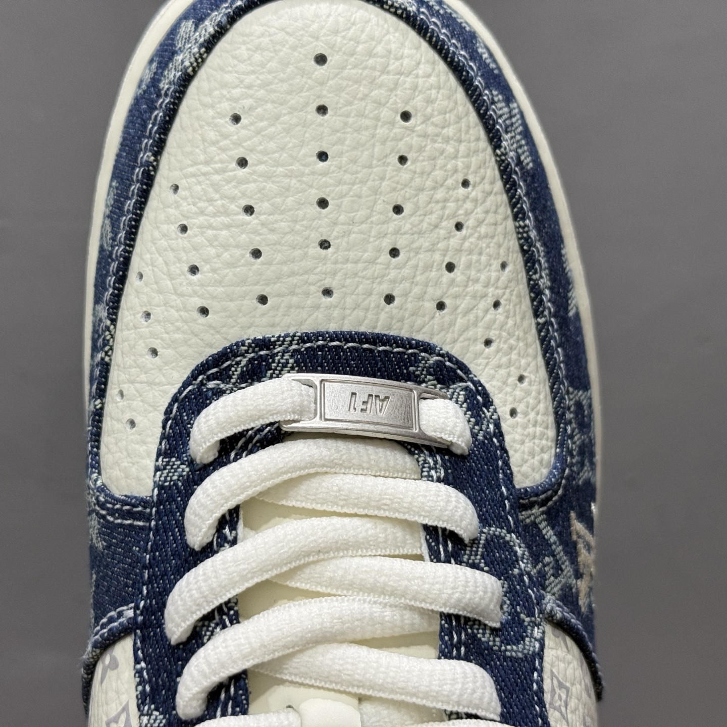 Louis Vuitton x NIke Air Force 1 白蓝 YF9511-811