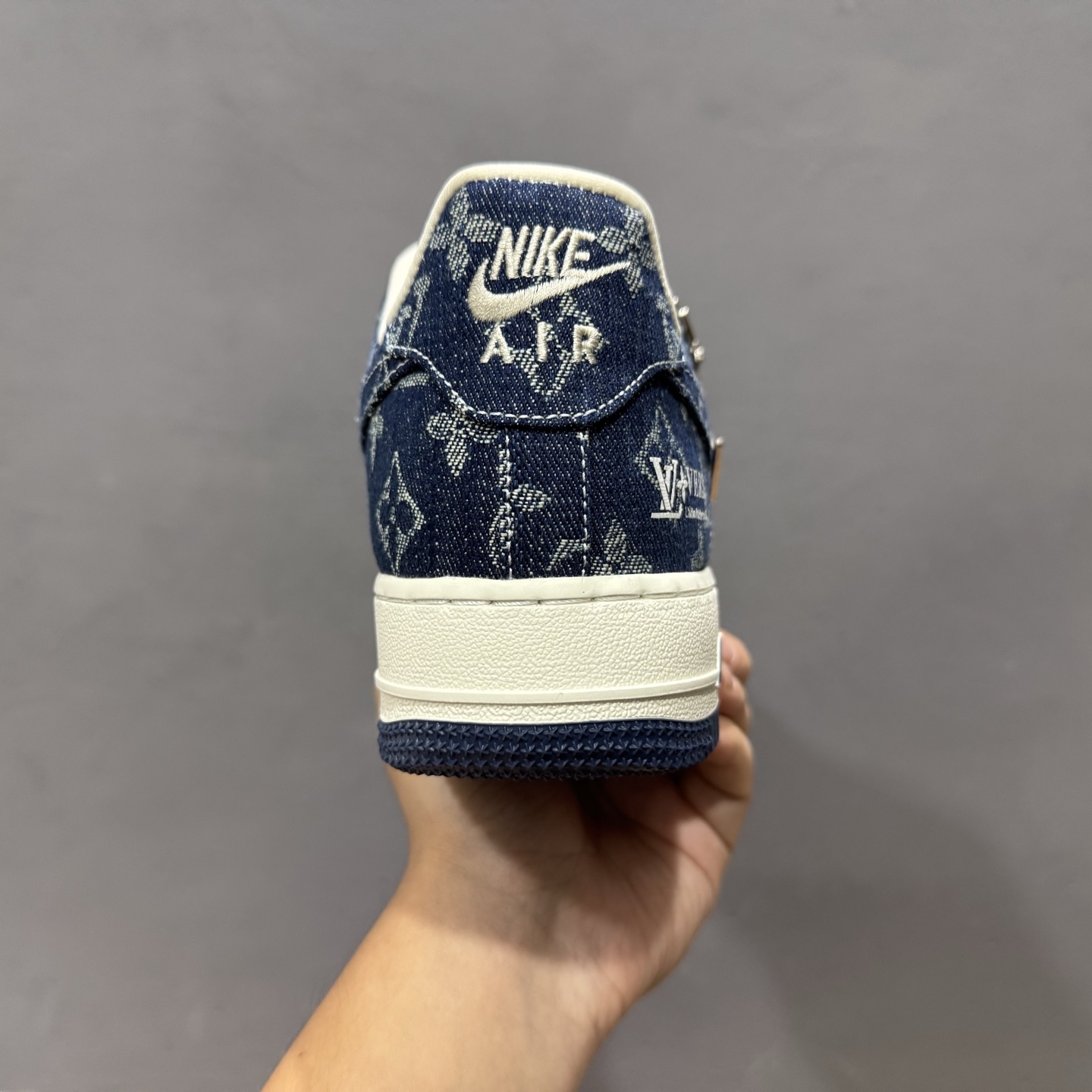 Louis Vuitton x NIke Air Force 1 白蓝 YF9511-811