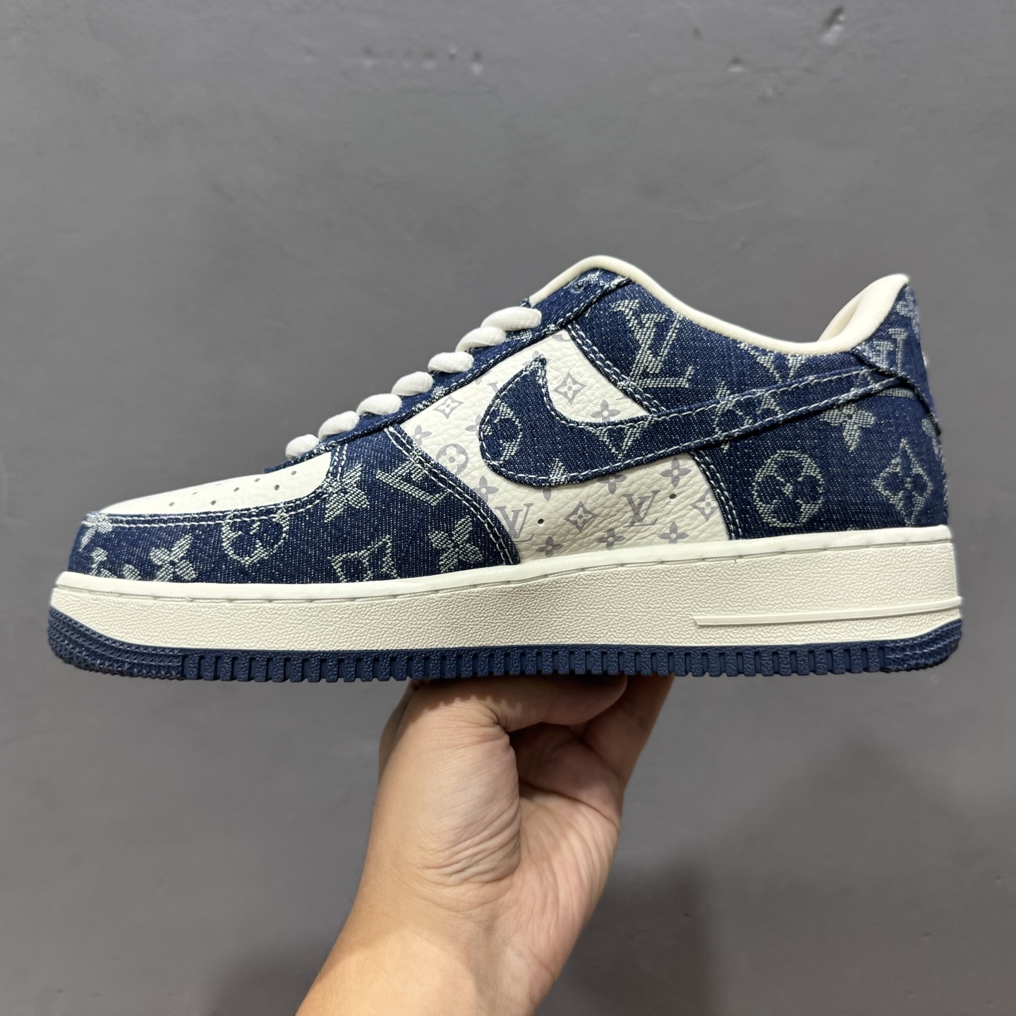 Louis Vuitton x NIke Air Force 1 白蓝 YF9511-811