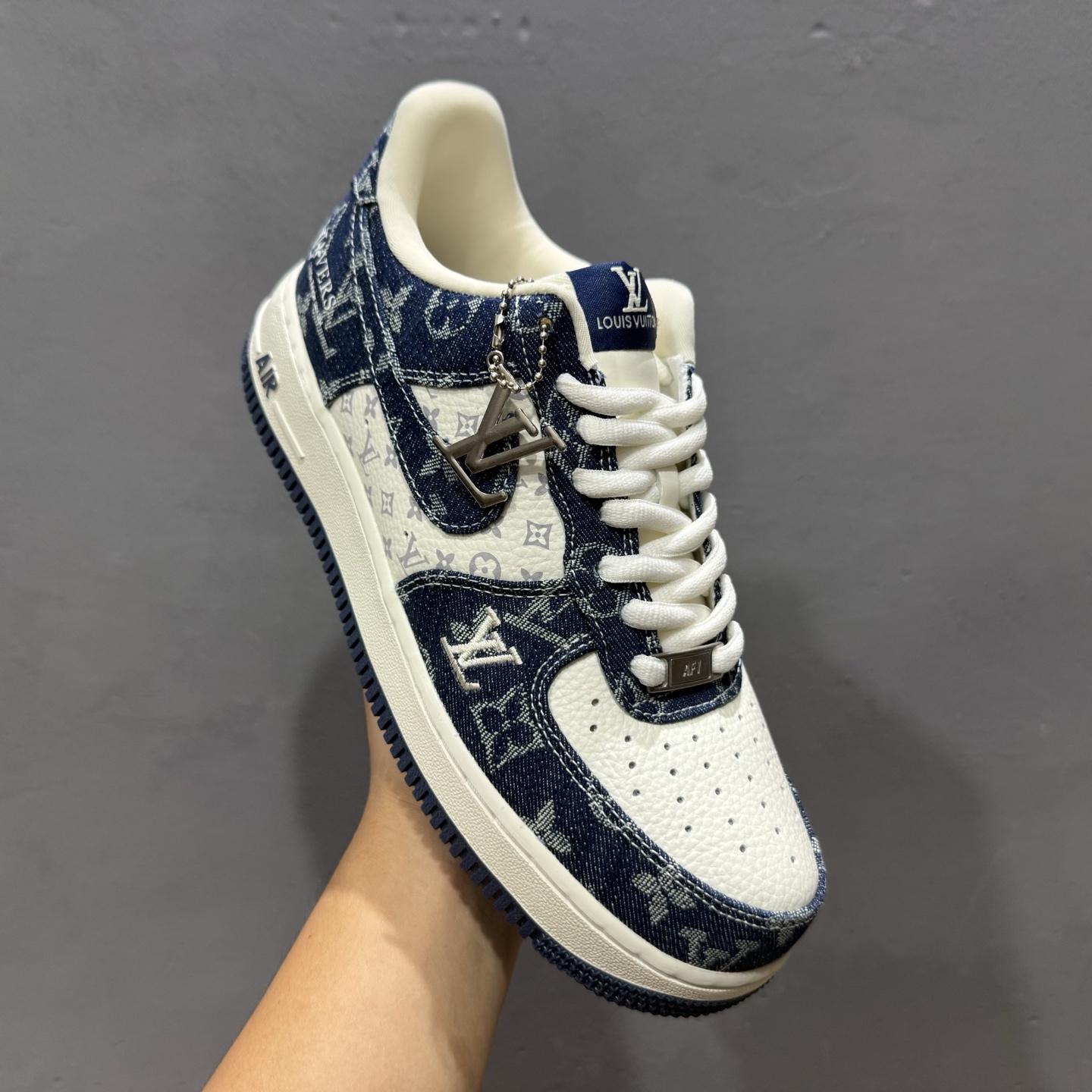 Louis Vuitton x NIke Air Force 1 白蓝 YF9511-811
