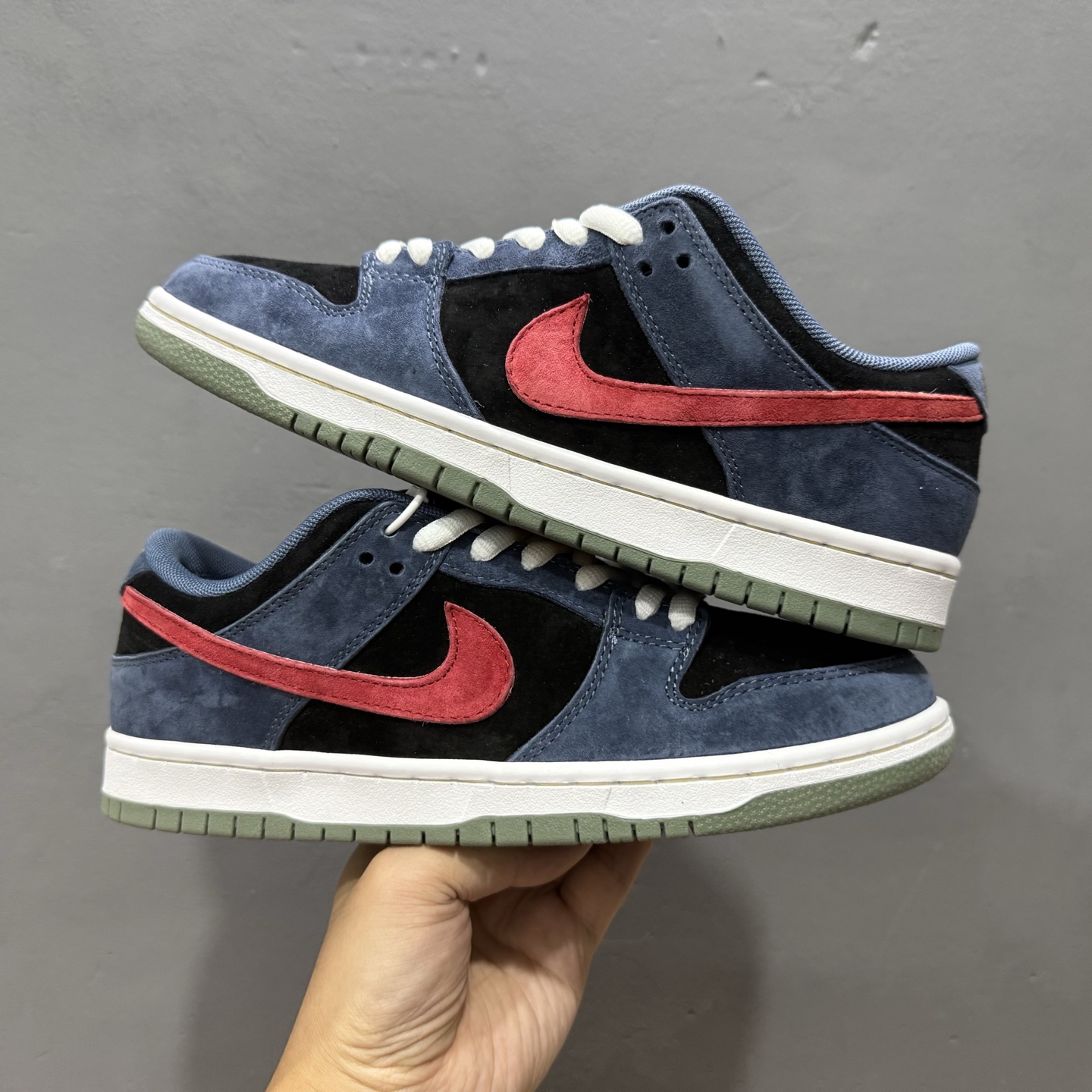 200 Nike Dunk SB “ player”玖制 雾霾蓝 红勾 黑蓝 HF3063-002-Chinese UA Cheap High Quatity Brand Clothes Bags handbags Sneakers wholesale wholesaler seller from China Factory suppliers Fashion Clothing Shoes best Quality Beautiful Price 200 Nike Dunk SB “ player”玖制 雾霾蓝 红勾 黑蓝 HF3063-002