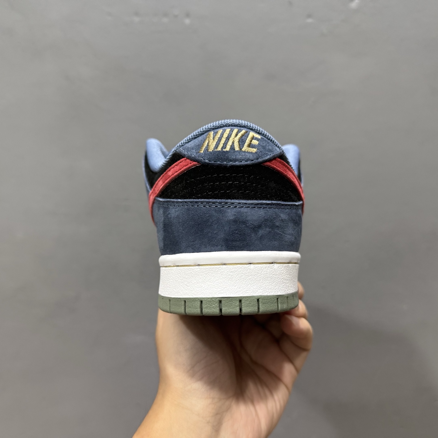 200 Nike Dunk SB “ player”玖制 雾霾蓝 红勾 黑蓝 HF3063-002-Chinese UA Cheap High Quatity Brand Clothes Bags handbags Sneakers wholesale wholesaler seller from China Factory suppliers Fashion Clothing Shoes best Quality Beautiful Price 200 Nike Dunk SB “ player”玖制 雾霾蓝 红勾 黑蓝 HF3063-002