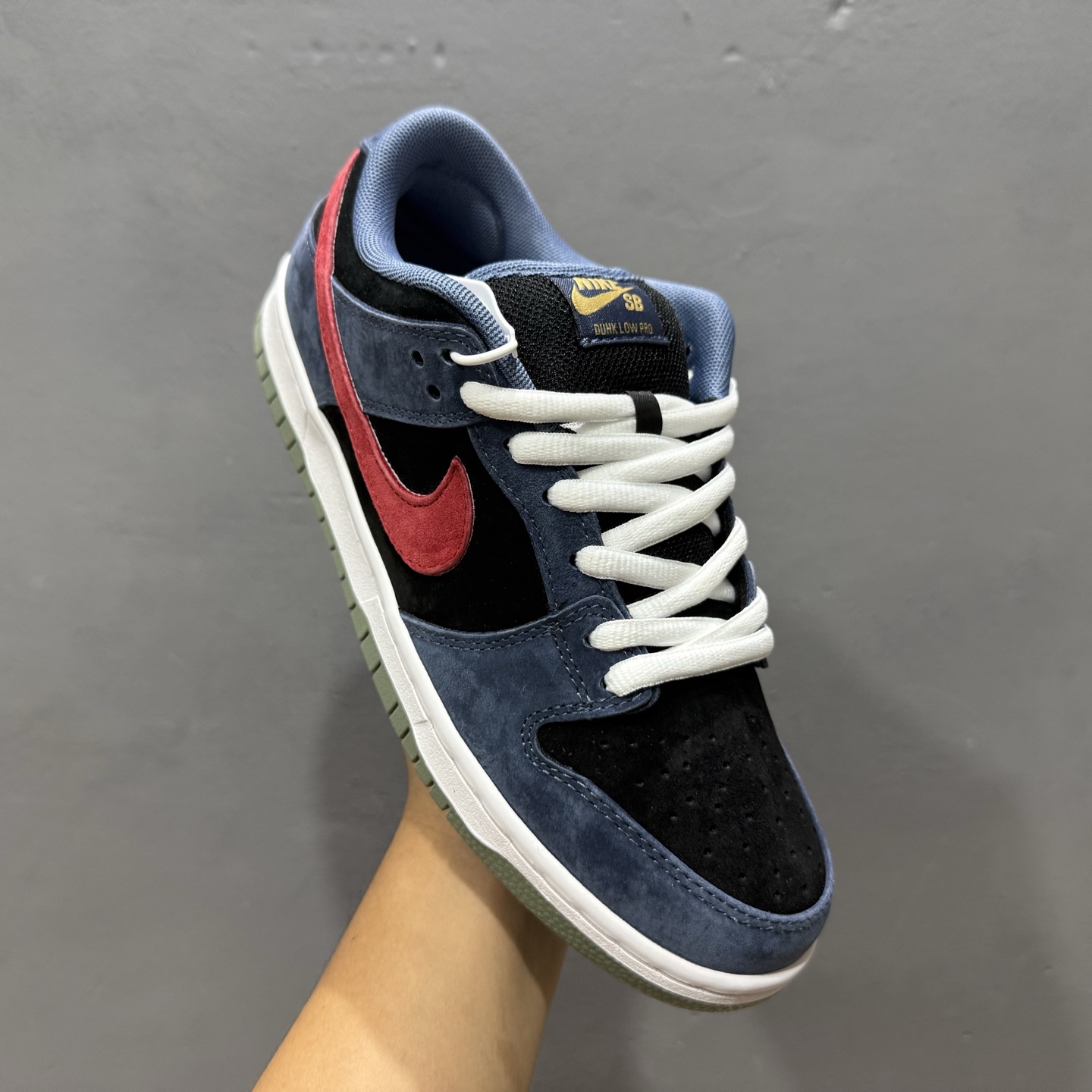 200 Nike Dunk SB “ player”玖制 雾霾蓝 红勾 黑蓝 HF3063-002-Chinese UA Cheap High Quatity Brand Clothes Bags handbags Sneakers wholesale wholesaler seller from China Factory suppliers Fashion Clothing Shoes best Quality Beautiful Price 200 Nike Dunk SB “ player”玖制 雾霾蓝 红勾 黑蓝 HF3063-002