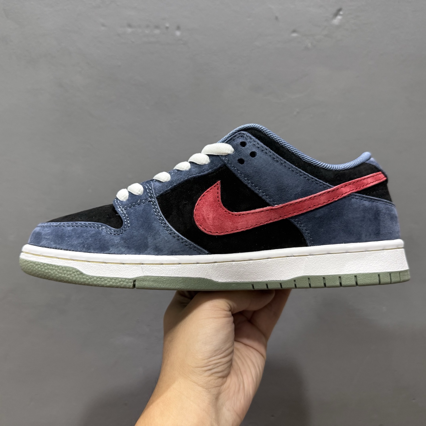 200 Nike Dunk SB “ player”玖制 雾霾蓝 红勾 黑蓝 HF3063-002-Chinese UA Cheap High Quatity Brand Clothes Bags handbags Sneakers wholesale wholesaler seller from China Factory suppliers Fashion Clothing Shoes best Quality Beautiful Price 200 Nike Dunk SB “ player”玖制 雾霾蓝 红勾 黑蓝 HF3063-002