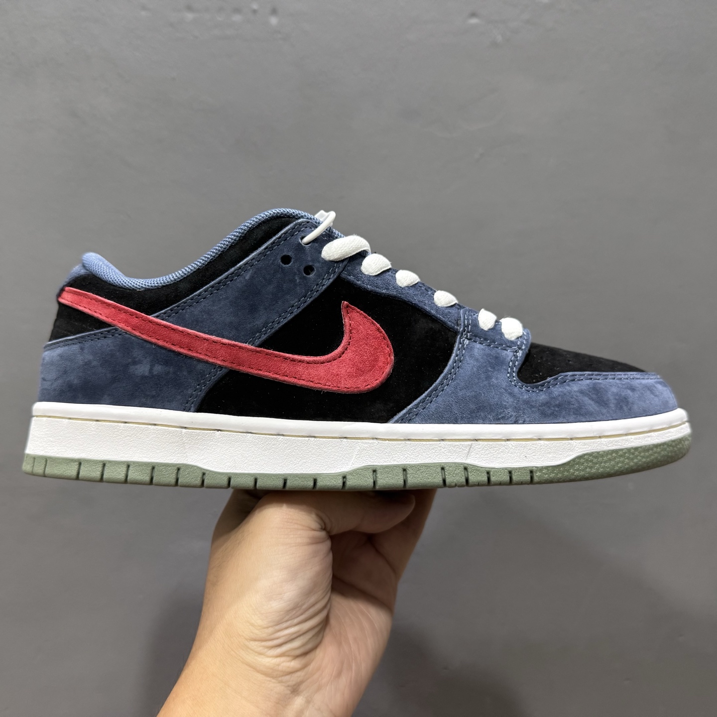 200 Nike Dunk SB “ player”玖制 雾霾蓝 红勾 黑蓝 HF3063-002-Chinese UA Cheap High Quatity Brand Clothes Bags handbags Sneakers wholesale wholesaler seller from China Factory suppliers Fashion Clothing Shoes best Quality Beautiful Price 200 Nike Dunk SB “ player”玖制 雾霾蓝 红勾 黑蓝 HF3063-002