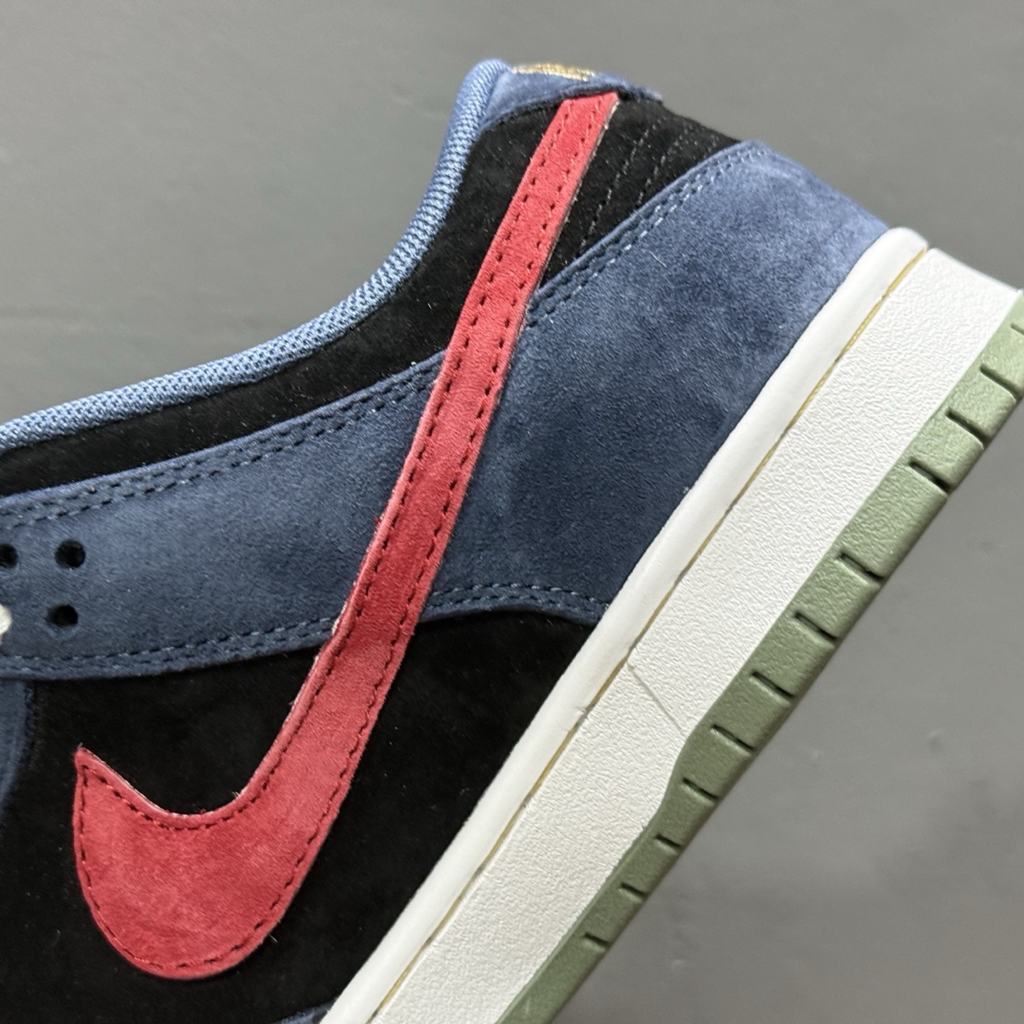 200 Nike Dunk SB “ player”玖制 雾霾蓝 红勾 黑蓝 HF3063-002-Chinese UA Cheap High Quatity Brand Clothes Bags handbags Sneakers wholesale wholesaler seller from China Factory suppliers Fashion Clothing Shoes best Quality Beautiful Price 200 Nike Dunk SB “ player”玖制 雾霾蓝 红勾 黑蓝 HF3063-002