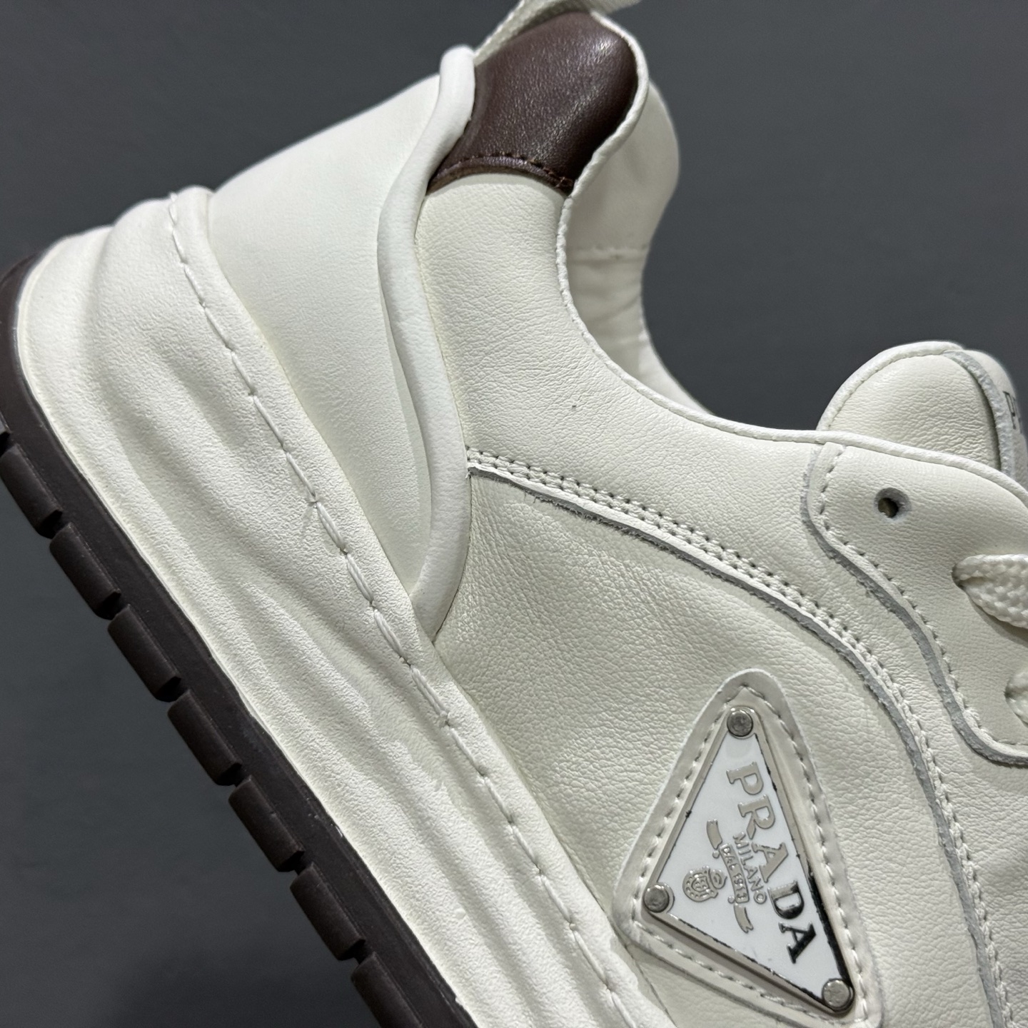 420 新货PRADA 普拉达 厚底徽标 低帮休闲运动鞋-Chinese UA Cheap High Quatity Brand Clothes Bags handbags Sneakers wholesale wholesaler seller from China Factory suppliers Fashion Clothing Shoes best Quality Beautiful Price 420 新货PRADA 普拉达 厚底徽标 低帮休闲运动鞋