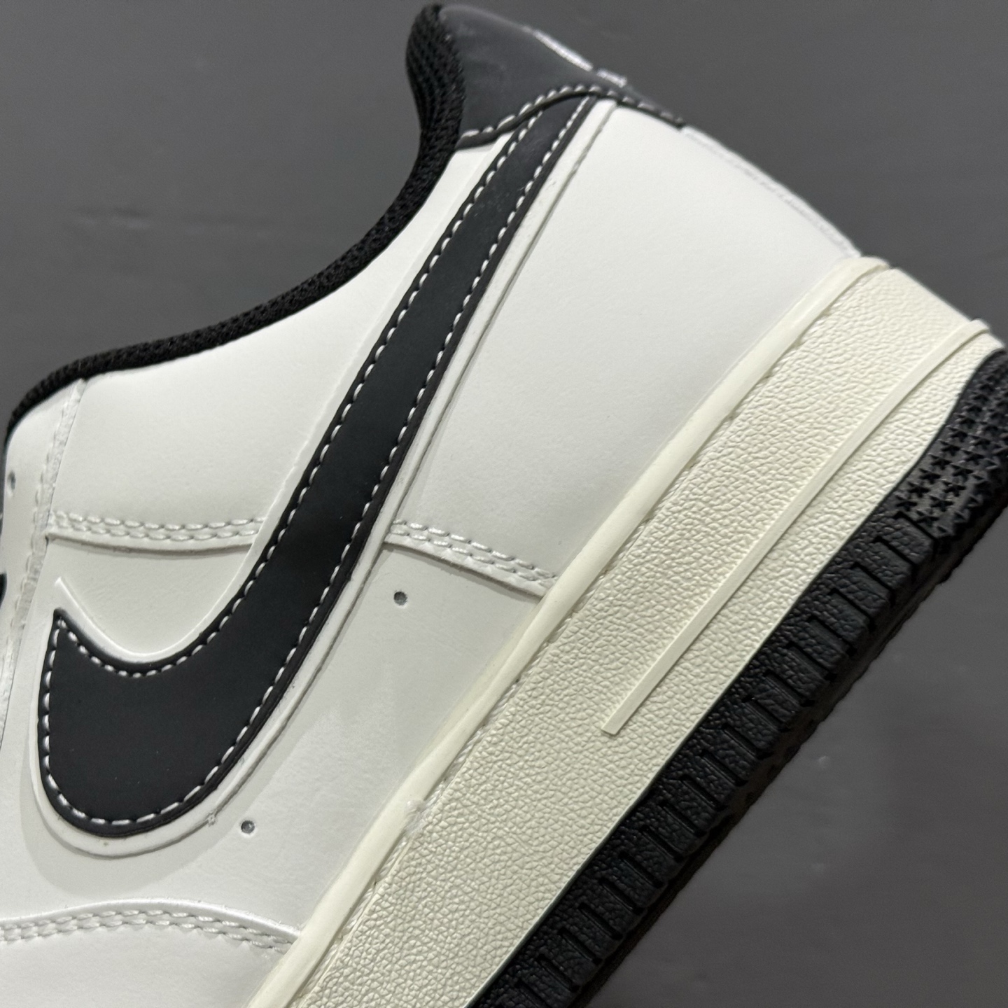 Nike Air Force 1'07 Low 斯图西联名 米黑勾黑底 空军一号低帮休闲板鞋 CS5288-037