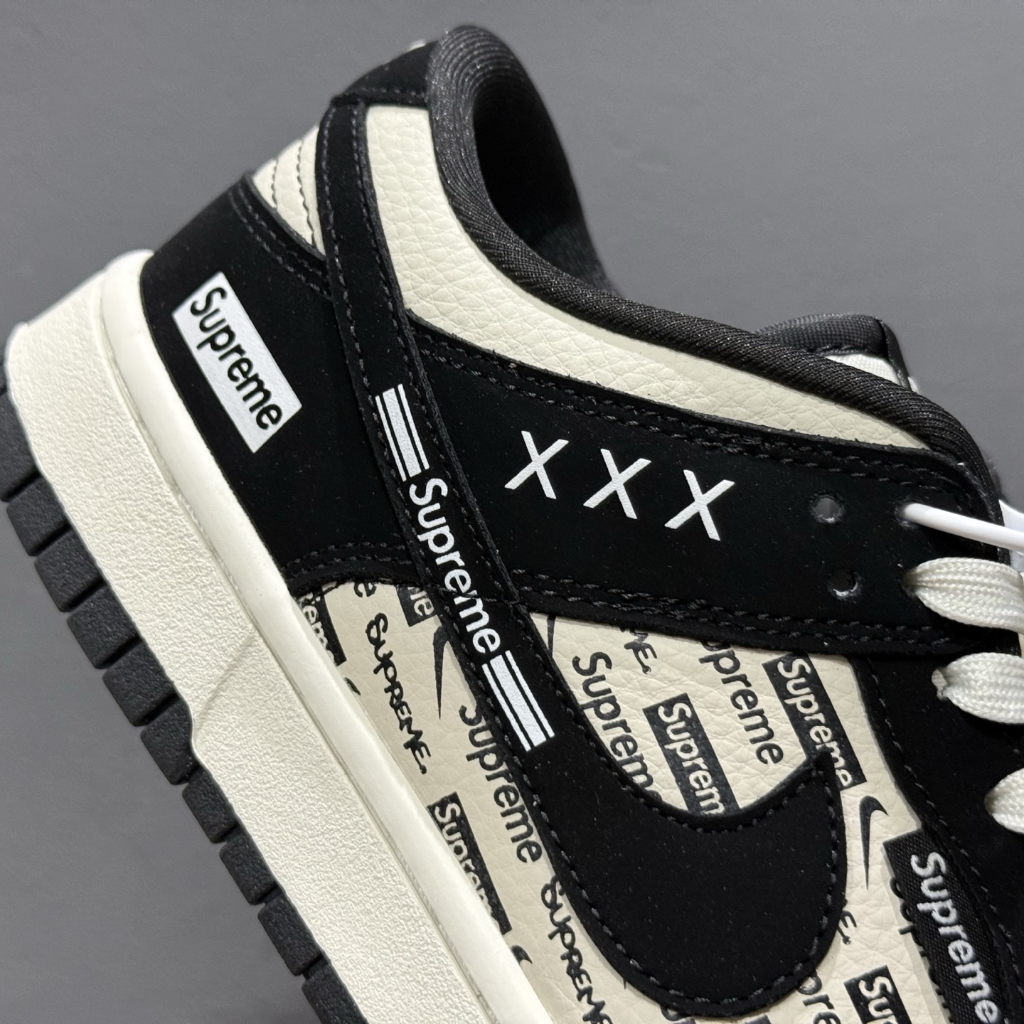 Supreme x Nike Dunk Low 白黑Superme印花 DS6608-013