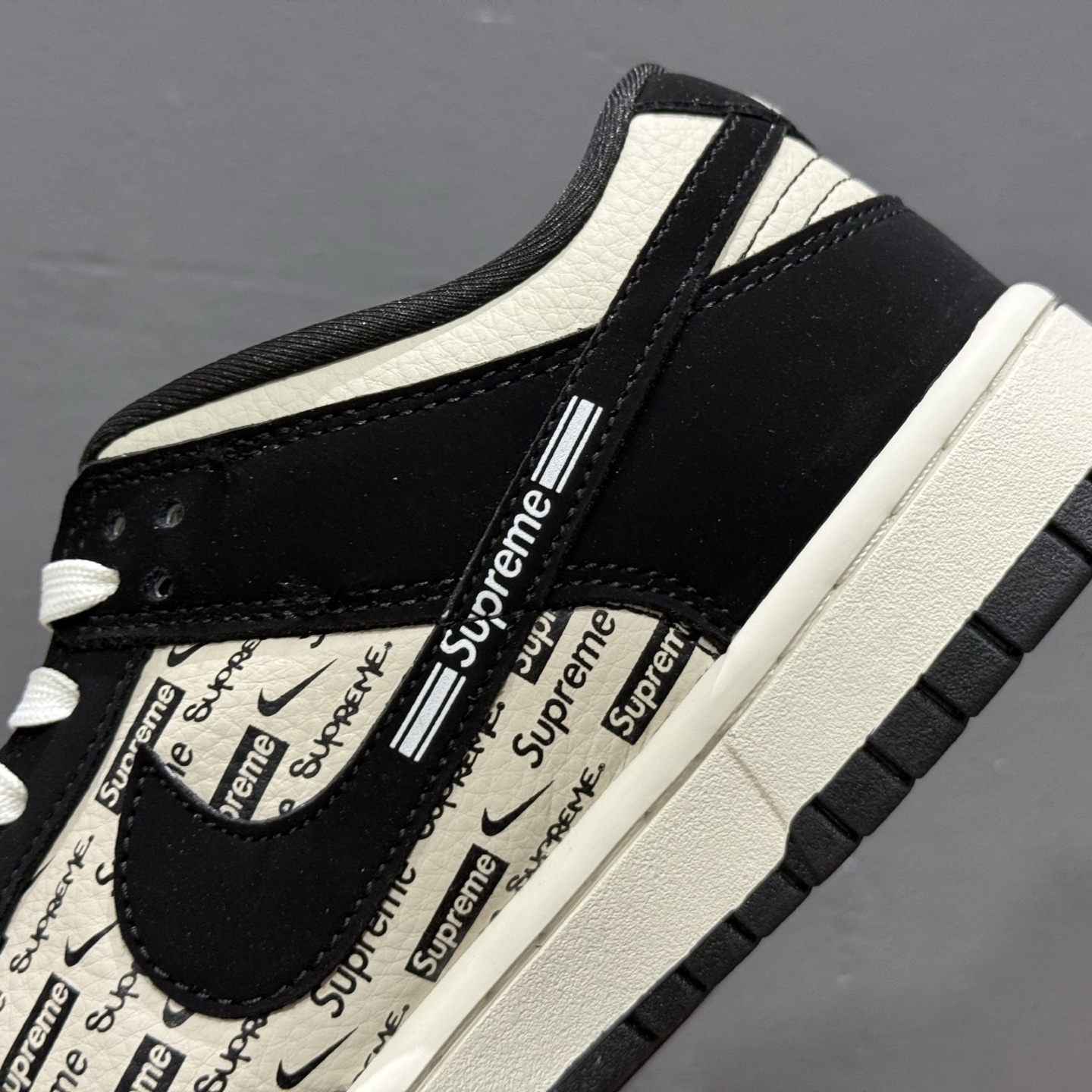 Supreme x Nike Dunk Low 白黑Superme印花 DS6608-013