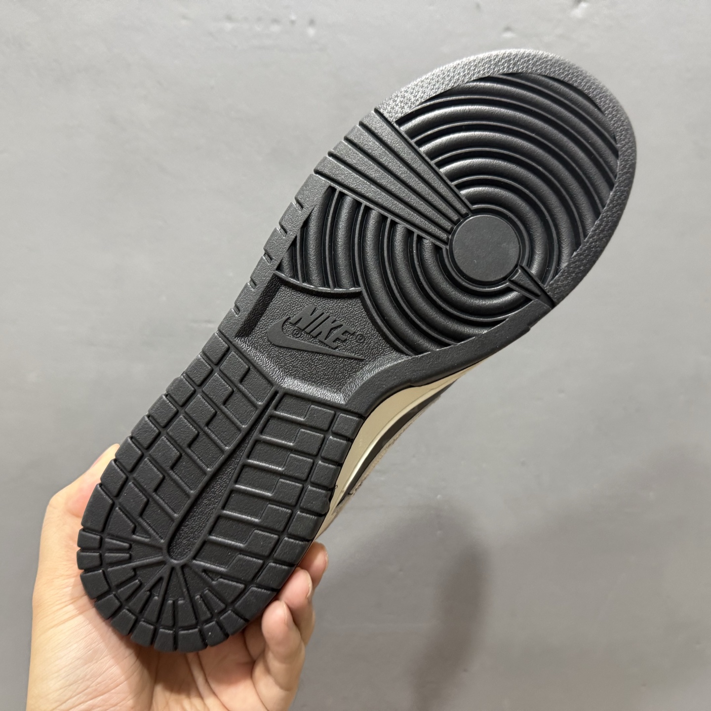 Louis Vuitton x Nike Dunk Low 格纹雾灰 SC0601-452