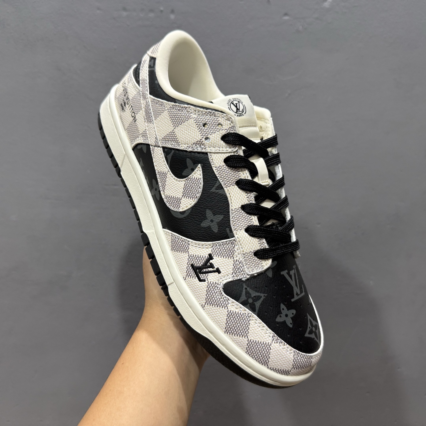 Louis Vuitton x Nike Dunk Low 格纹雾灰 SC0601-452