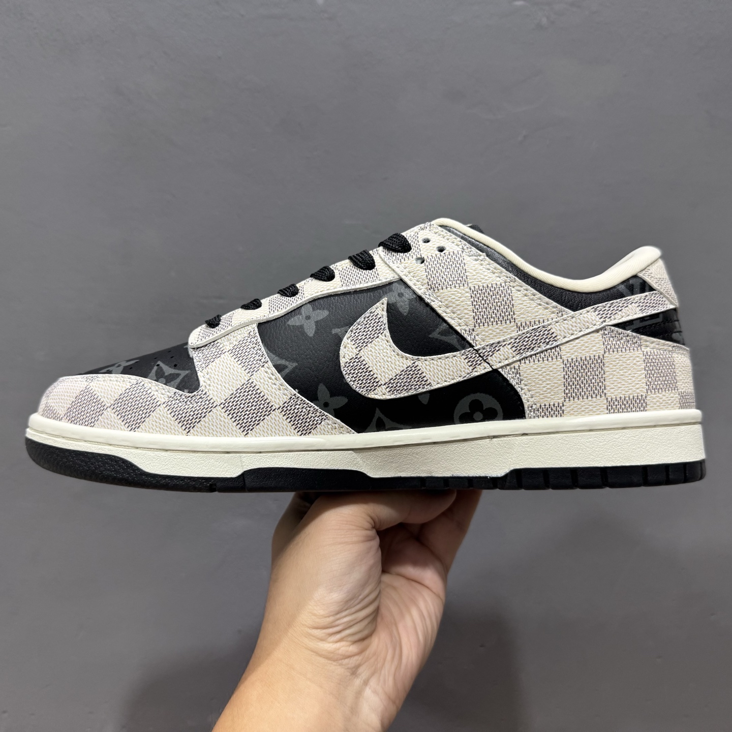 Louis Vuitton x Nike Dunk Low 格纹雾灰 SC0601-452
