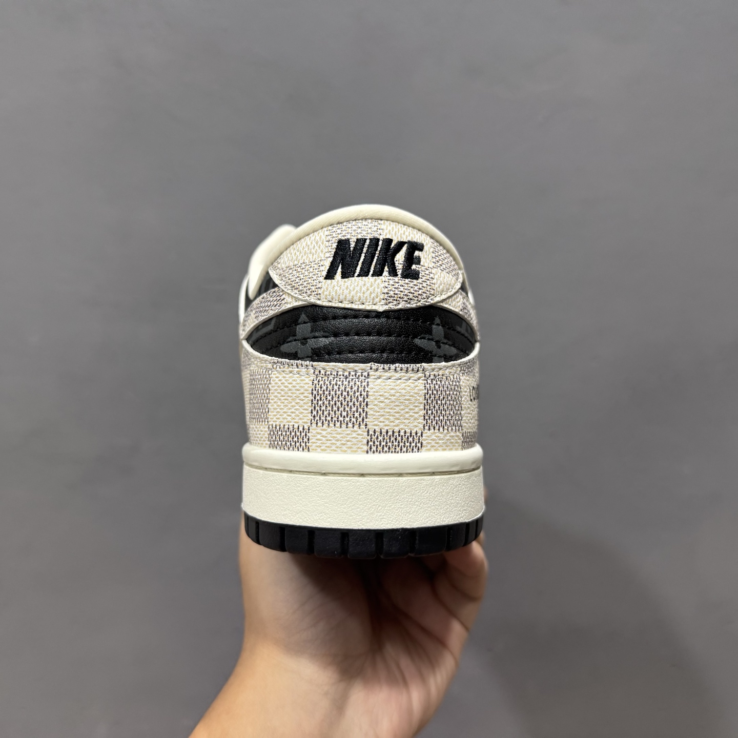 Louis Vuitton x Nike Dunk Low 格纹雾灰 SC0601-452