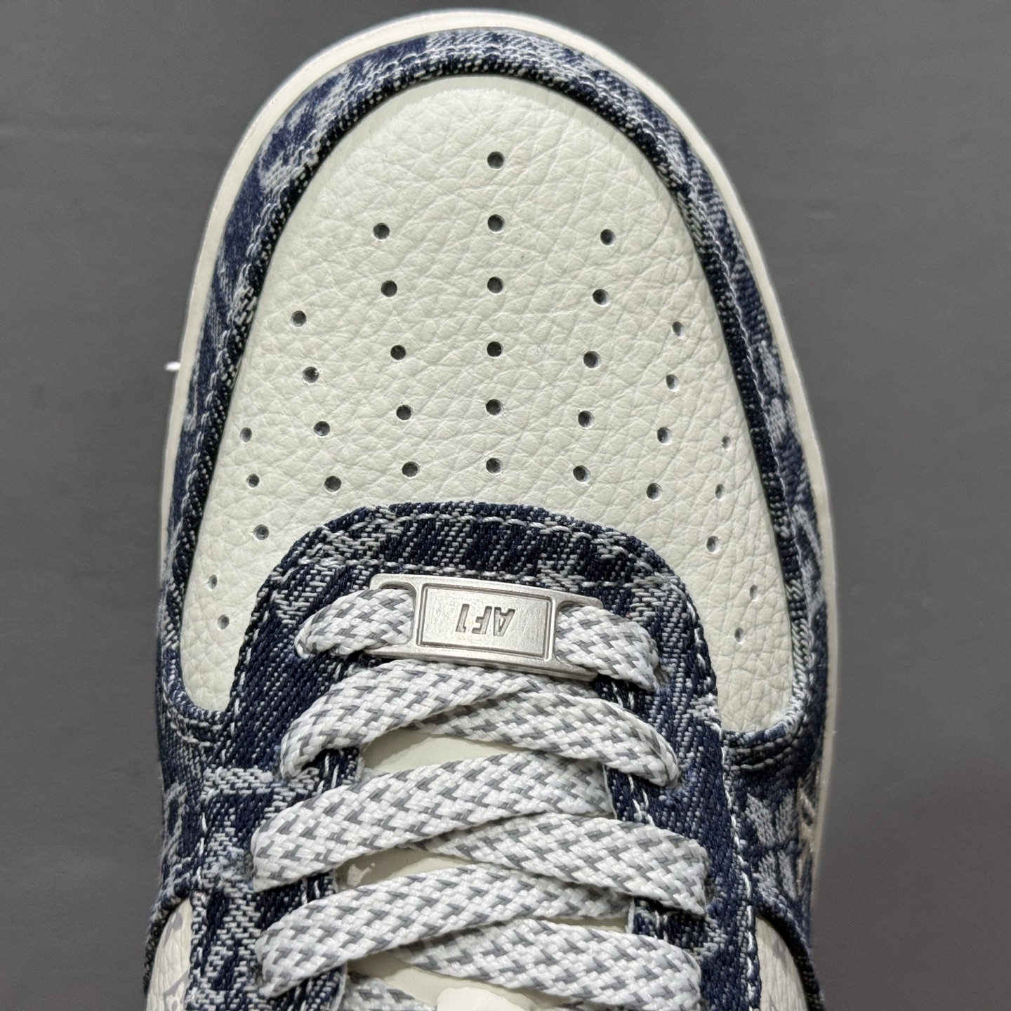 Louis Vuitton x NIke Air Force 1 白蓝 YF9511-812