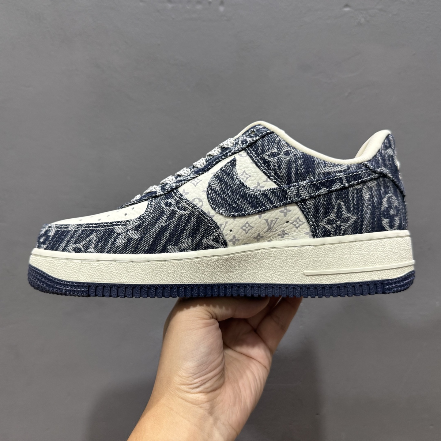 Louis Vuitton x NIke Air Force 1 白蓝 YF9511-812