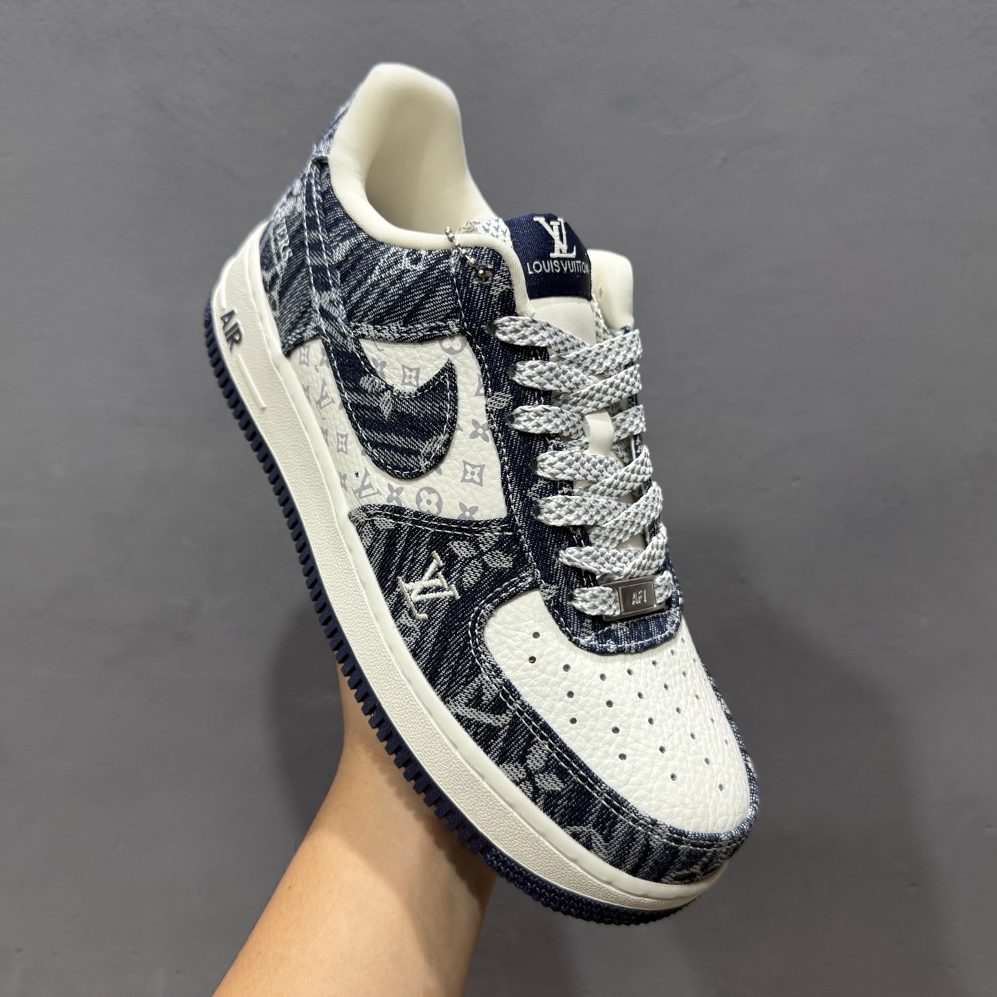 Louis Vuitton x NIke Air Force 1 白蓝 YF9511-812