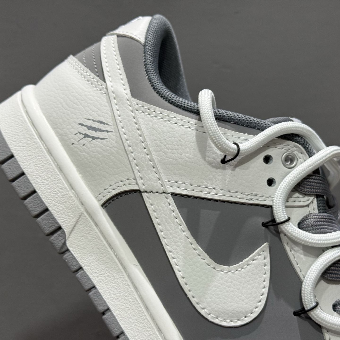 Nike Dunk Low 封狼居胥 白灰 当白与灰化作鞋身主调 WG0528-111