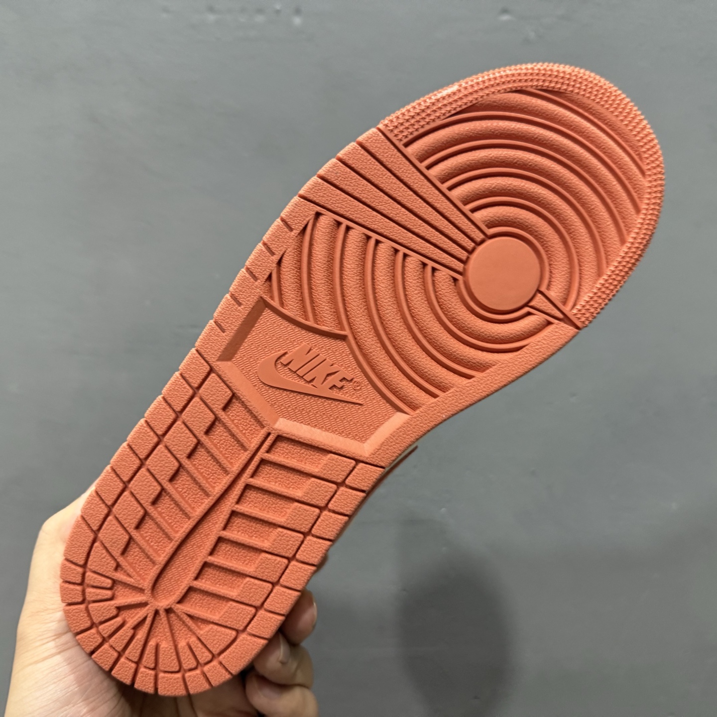 原装裸鞋级 市面最高工艺产物 Air Jordan 1 Mid白粉 BQ6472-180 原装裸鞋级 市面最高工艺产物 Air Jordan 1 Mid白粉 BQ6472-180