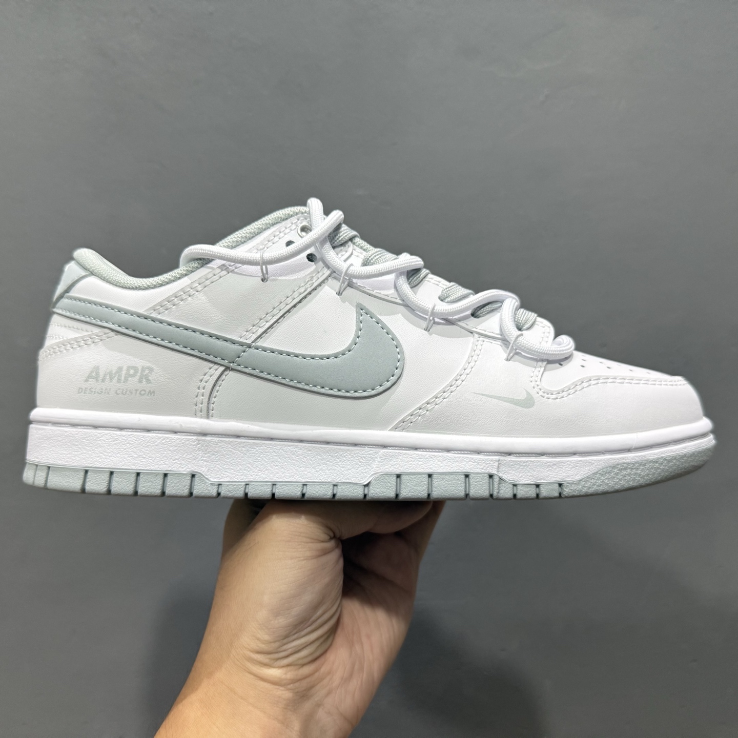 Nike Dunk Low 星郎 此款以低饱和灰度叠搭塑造高级层次感 WB0528-101