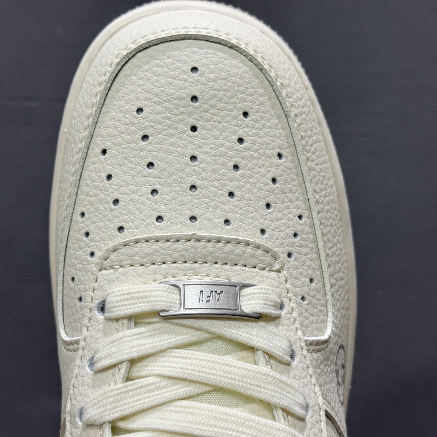 Nike Air Force 1'07 Low 古驰联名 鬼脸米灰 空军一号 低帮休闲板鞋 QW5836-024-莆田鞋,莆田鞋货源,高仿鞋,高仿鞋货源,安福档口,莆田高仿鞋,莆田鞋批发,高仿鞋批发,莆田高仿运动鞋,高仿运动鞋,莆田运动鞋 Nike Air Force 1'07 Low 古驰联名 鬼脸米灰 空军一号 低帮休闲板鞋 QW5836-024