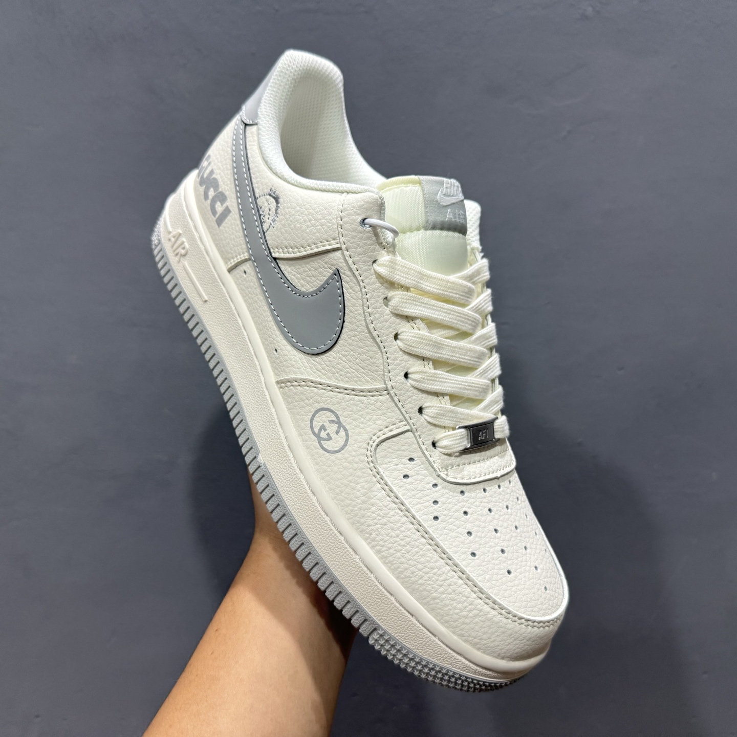 Nike Air Force 1'07 Low 古驰联名 鬼脸米灰 空军一号 低帮休闲板鞋 QW5836-024-莆田鞋,莆田鞋货源,高仿鞋,高仿鞋货源,安福档口,莆田高仿鞋,莆田鞋批发,高仿鞋批发,莆田高仿运动鞋,高仿运动鞋,莆田运动鞋 Nike Air Force 1'07 Low 古驰联名 鬼脸米灰 空军一号 低帮休闲板鞋 QW5836-024