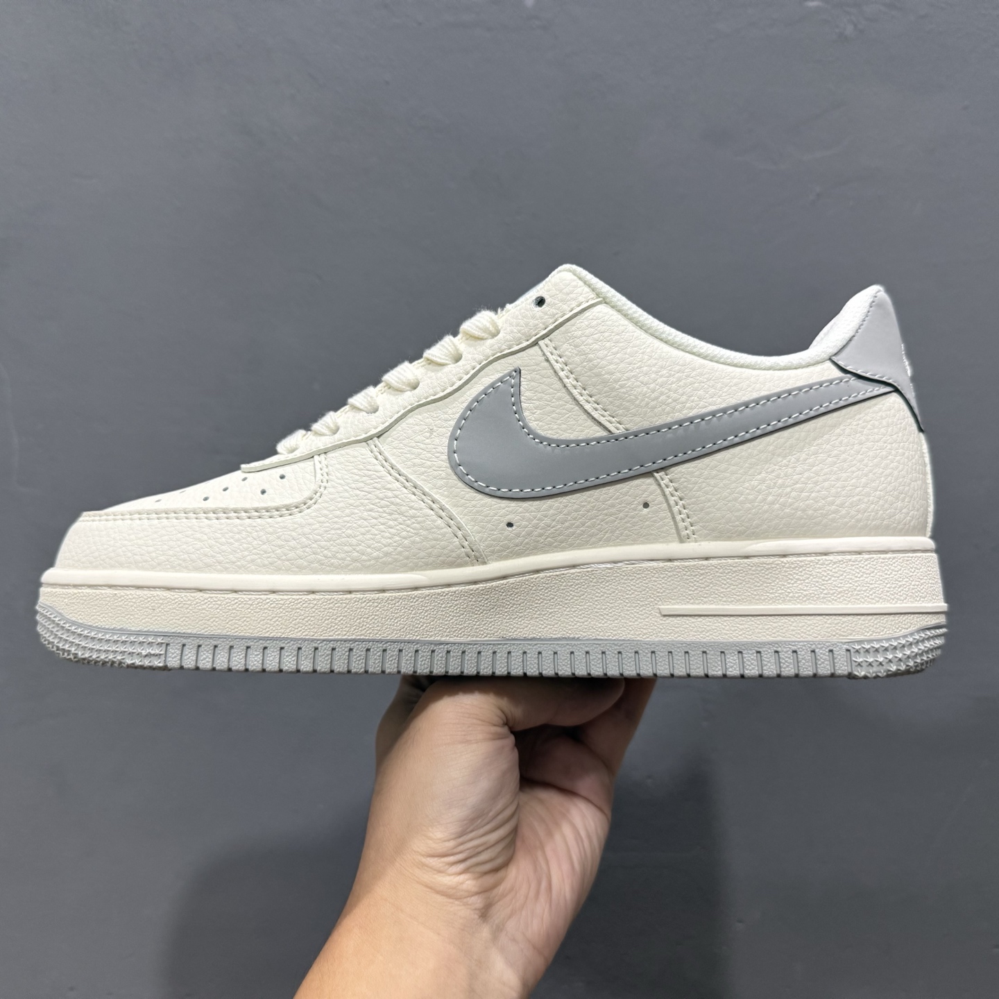 Nike Air Force 1'07 Low 古驰联名 鬼脸米灰 空军一号 低帮休闲板鞋 QW5836-024-莆田鞋,莆田鞋货源,高仿鞋,高仿鞋货源,安福档口,莆田高仿鞋,莆田鞋批发,高仿鞋批发,莆田高仿运动鞋,高仿运动鞋,莆田运动鞋 Nike Air Force 1'07 Low 古驰联名 鬼脸米灰 空军一号 低帮休闲板鞋 QW5836-024