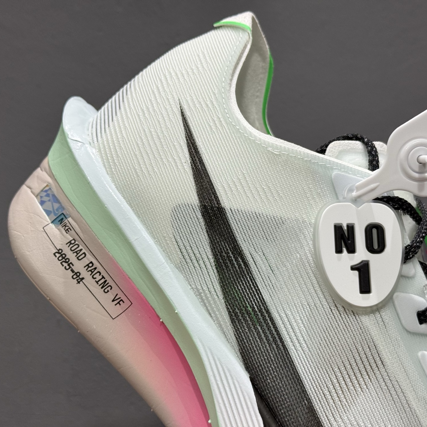 Nike ZoomX Vaporfly NEXT% 4 马拉松系列公路竞速超轻缓震跑步鞋 HF6414-101