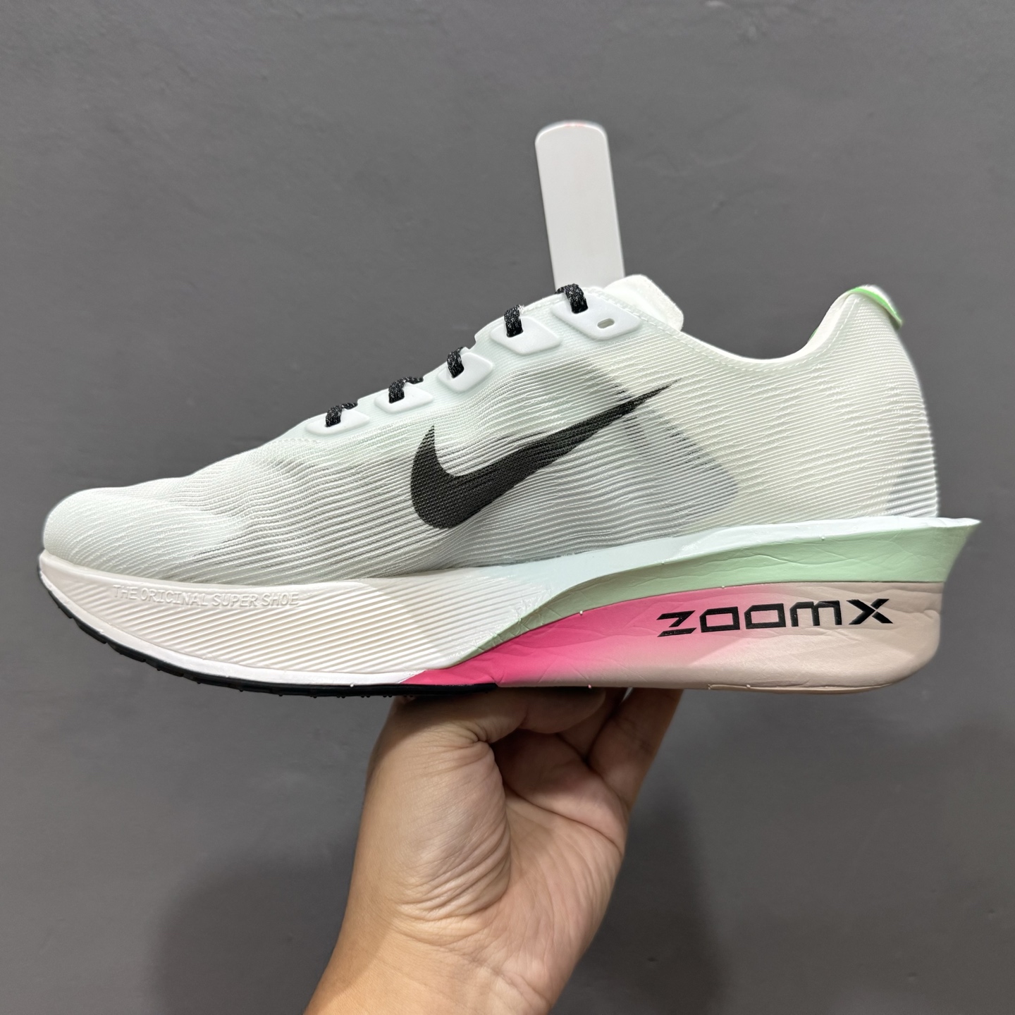 Nike ZoomX Vaporfly NEXT% 4 马拉松系列公路竞速超轻缓震跑步鞋 HF6414-101