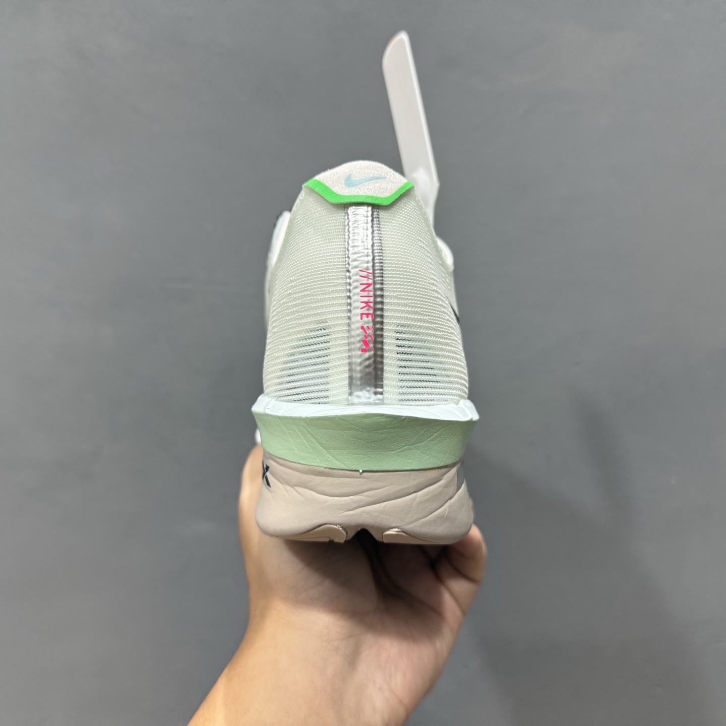 Nike ZoomX Vaporfly NEXT% 4 马拉松系列公路竞速超轻缓震跑步鞋 HF6414-101