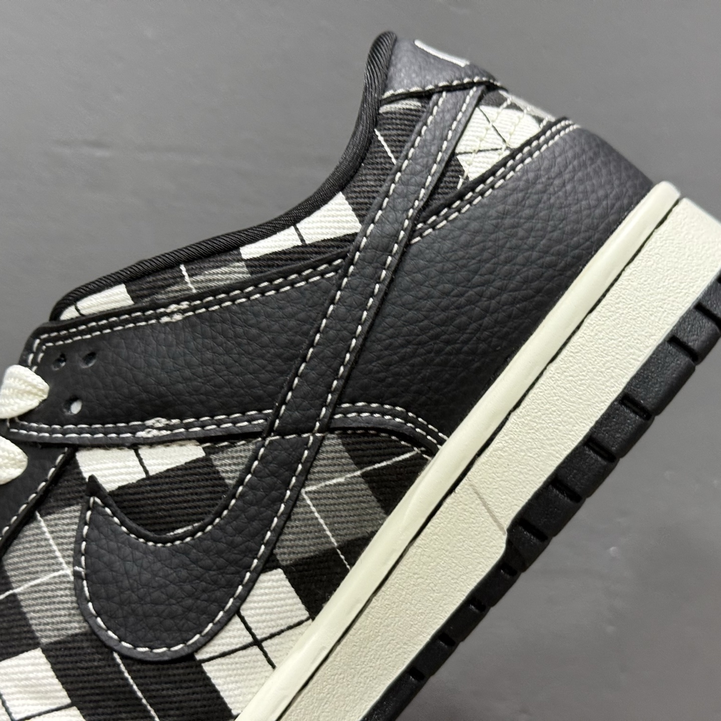 NK Dunk Low Retro ”DIY高端定制” LV黑灰白棋盘格 低帮休闲运动板鞋 SC0601-460 NK Dunk Low Retro ”DIY高端定制” LV黑灰白棋盘格 低帮休闲运动板鞋 SC0601-460