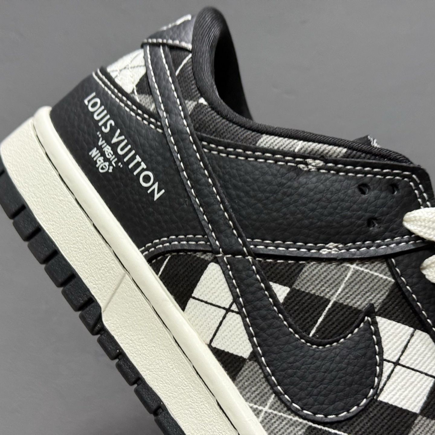 NK Dunk Low Retro ”DIY高端定制” LV黑灰白棋盘格 低帮休闲运动板鞋 SC0601-460 NK Dunk Low Retro ”DIY高端定制” LV黑灰白棋盘格 低帮休闲运动板鞋 SC0601-460