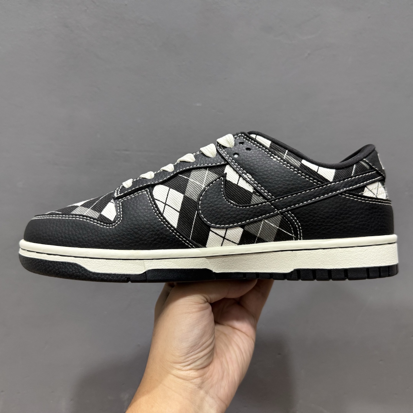 NK Dunk Low Retro ”DIY高端定制” LV黑灰白棋盘格 低帮休闲运动板鞋 SC0601-460 NK Dunk Low Retro ”DIY高端定制” LV黑灰白棋盘格 低帮休闲运动板鞋 SC0601-460