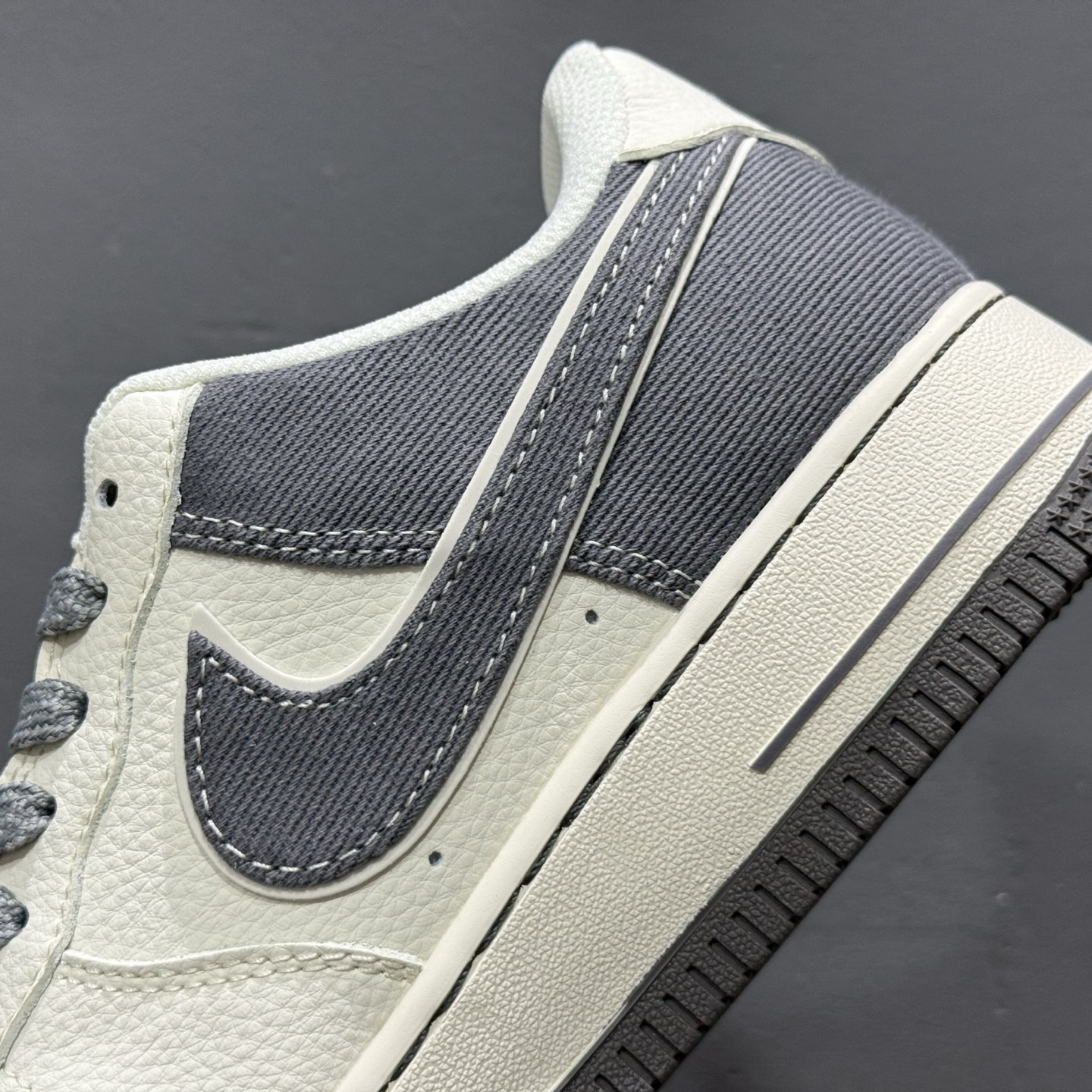Stussy x Air Force 1 Low 米灰皮布拼接 JP8028-011
