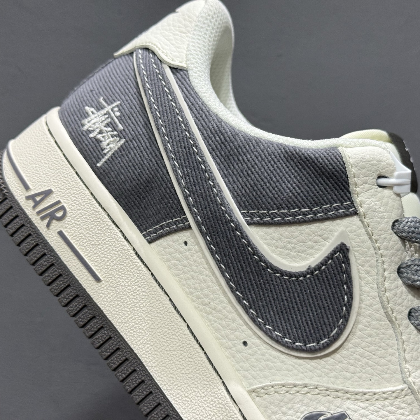 Stussy x Air Force 1 Low 米灰皮布拼接 JP8028-011