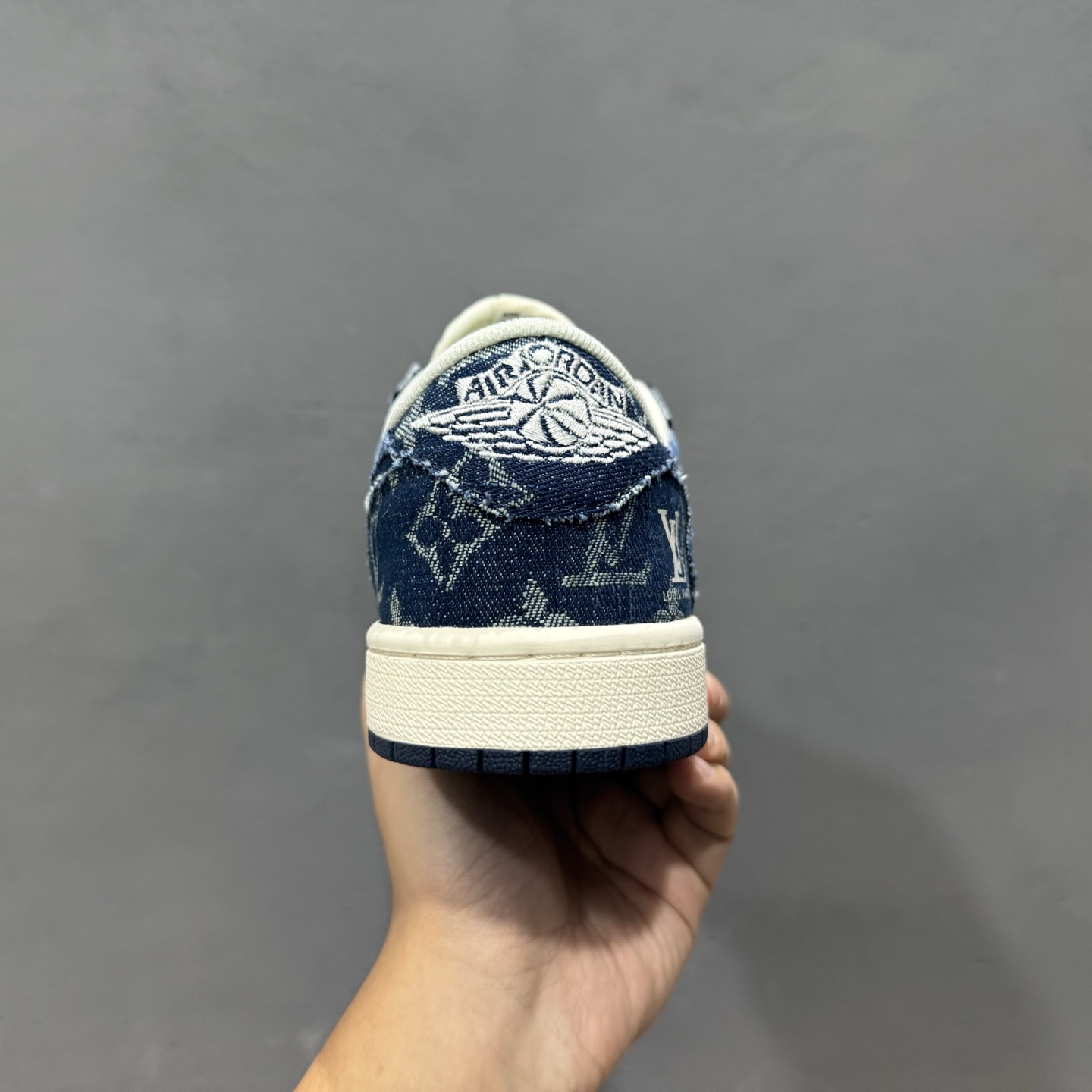 Louis Vuitton x Air Jordan 1 Low 水洗牛仔深蓝印花 XD0798-312