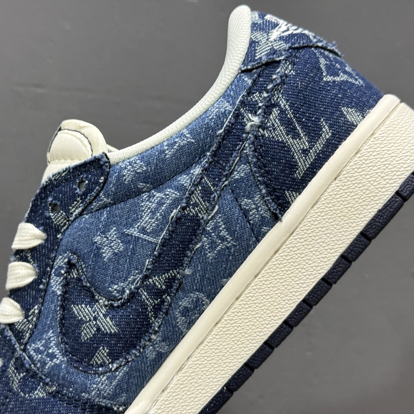 Louis Vuitton x Air Jordan 1 Low 水洗牛仔深蓝印花 XD0798-312