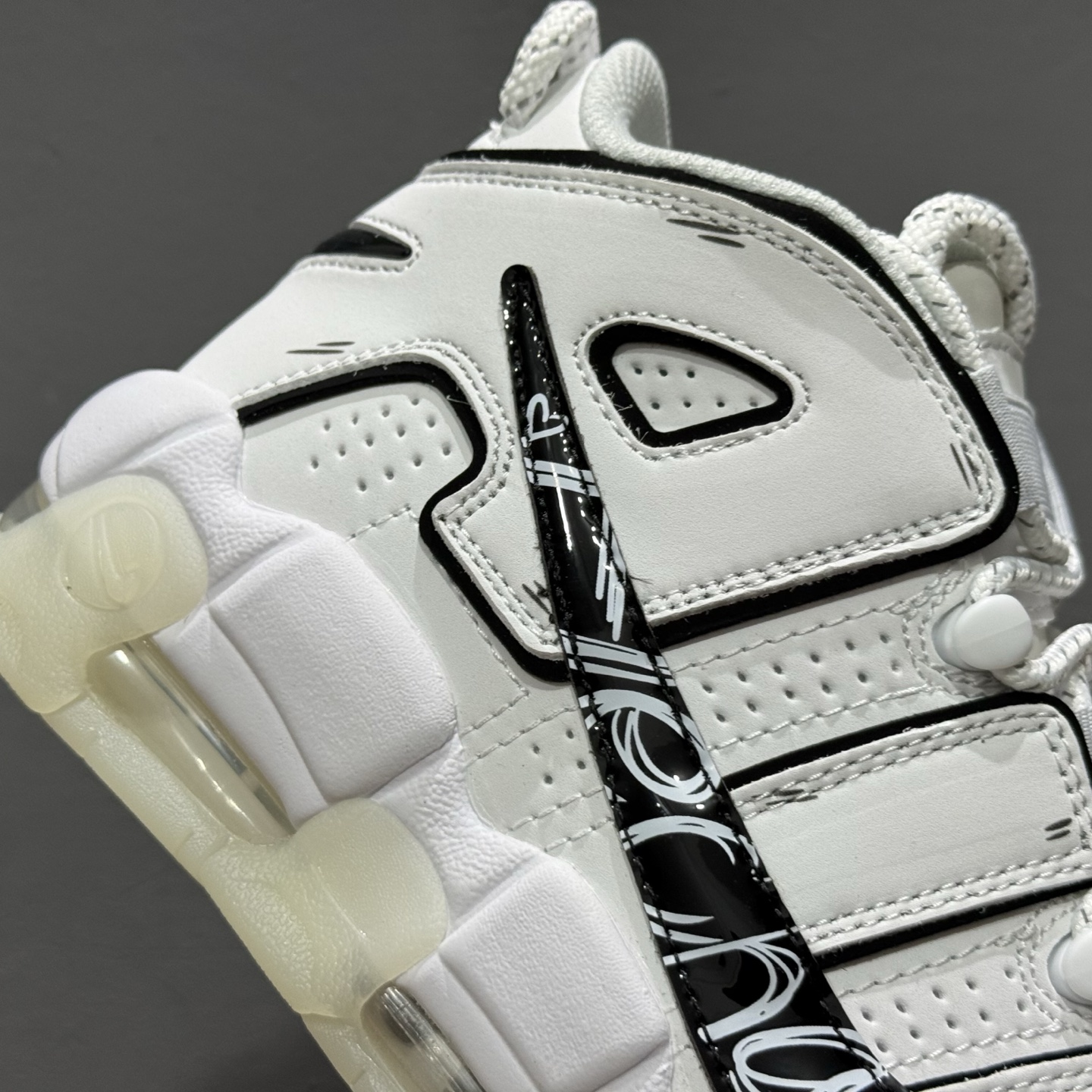 Air More Uptempo 白黑涂鸦 DQ5014-100