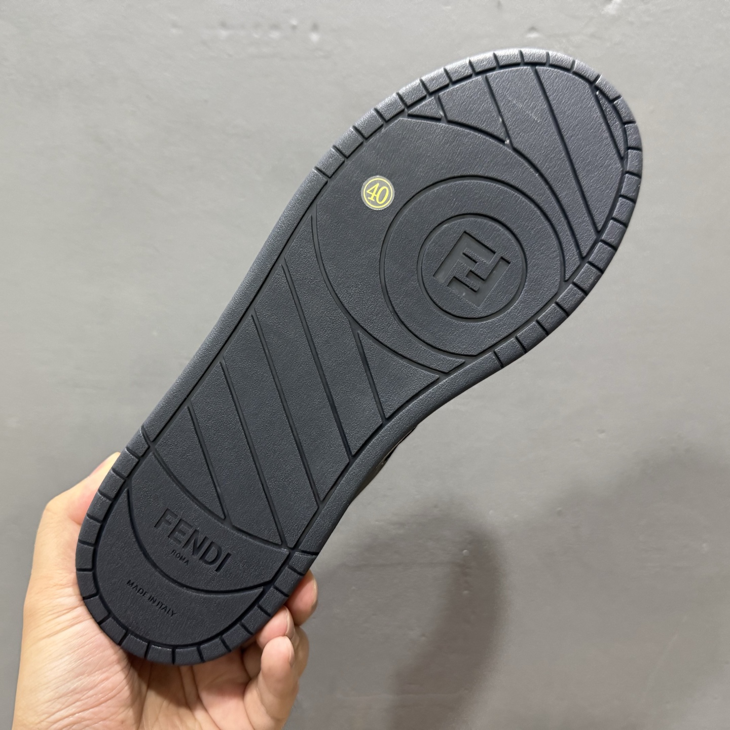 380 广东原装高端品质 FENDI芬迪 Match 圆头厚底 低帮板鞋 Fendi芬迪情侣款休闲鞋-Chinese UA Cheap High Quatity Brand Clothes Bags handbags Sneakers wholesale wholesaler seller from China Factory suppliers Fashion Clothing Shoes best Quality Beautiful Price 380 广东原装高端品质 FENDI芬迪 Match 圆头厚底 低帮板鞋 Fendi芬迪情侣款休闲鞋