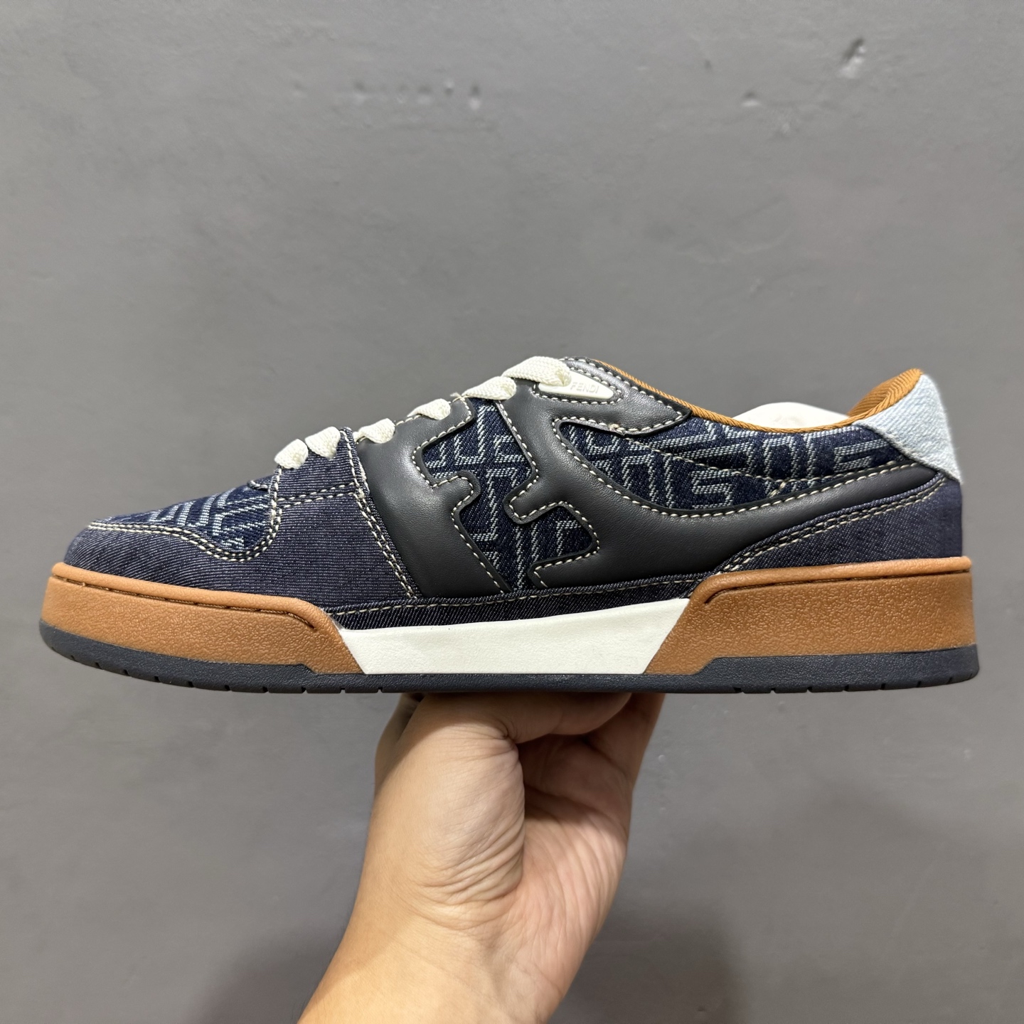 380 广东原装高端品质 FENDI芬迪 Match 圆头厚底 低帮板鞋 Fendi芬迪情侣款休闲鞋-Chinese UA Cheap High Quatity Brand Clothes Bags handbags Sneakers wholesale wholesaler seller from China Factory suppliers Fashion Clothing Shoes best Quality Beautiful Price 380 广东原装高端品质 FENDI芬迪 Match 圆头厚底 低帮板鞋 Fendi芬迪情侣款休闲鞋