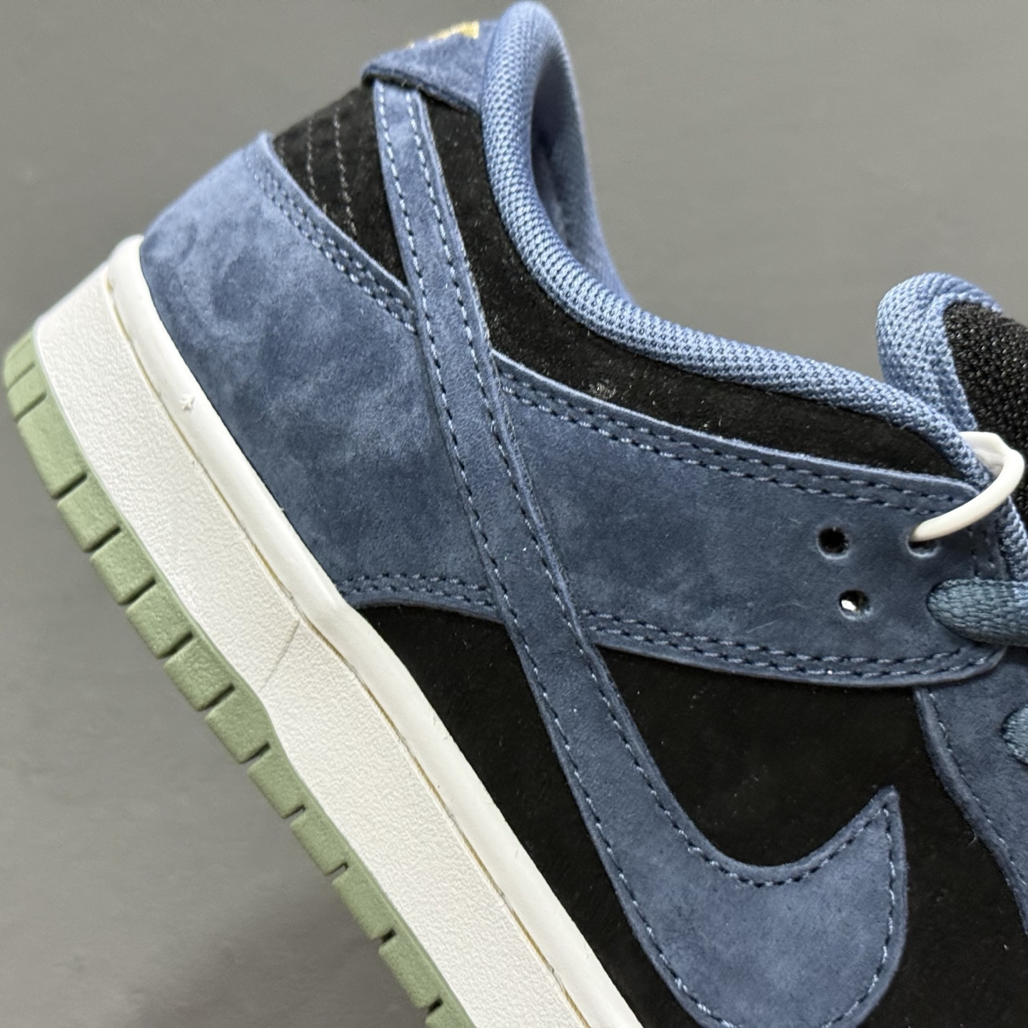 220 Nk SB Dunk Low ”Light Carbon/ Monarch”低帮休闲板鞋 HF3063-002