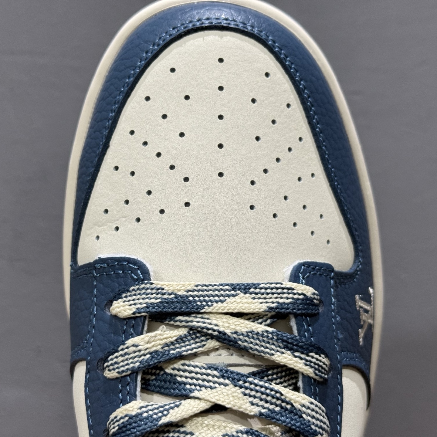 Nike SB Dunk Low LV联名 奶灰深蓝 高端定制 低帮休闲板鞋 SC0601-477