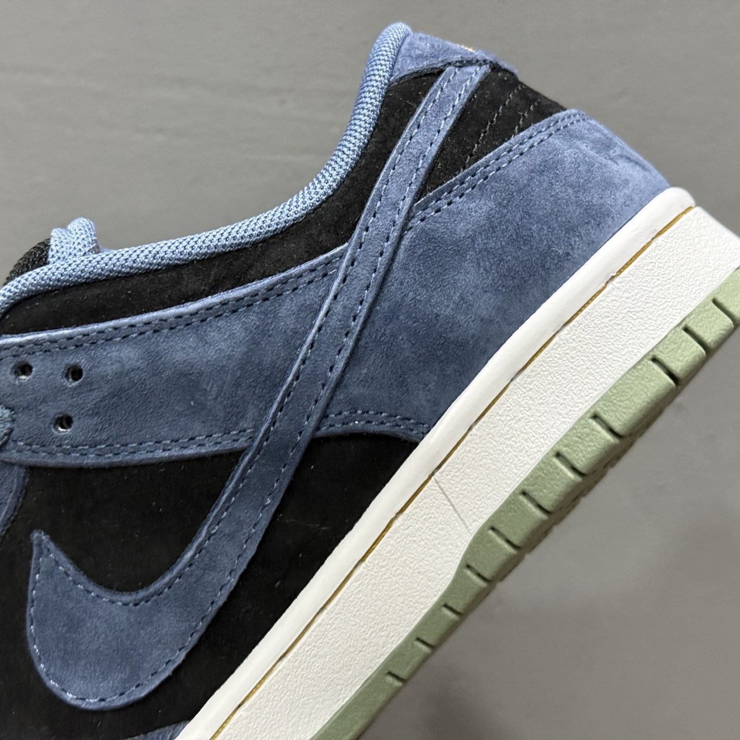 220 Nk SB Dunk Low ”Light Carbon/ Monarch”低帮休闲板鞋 HF3063-002