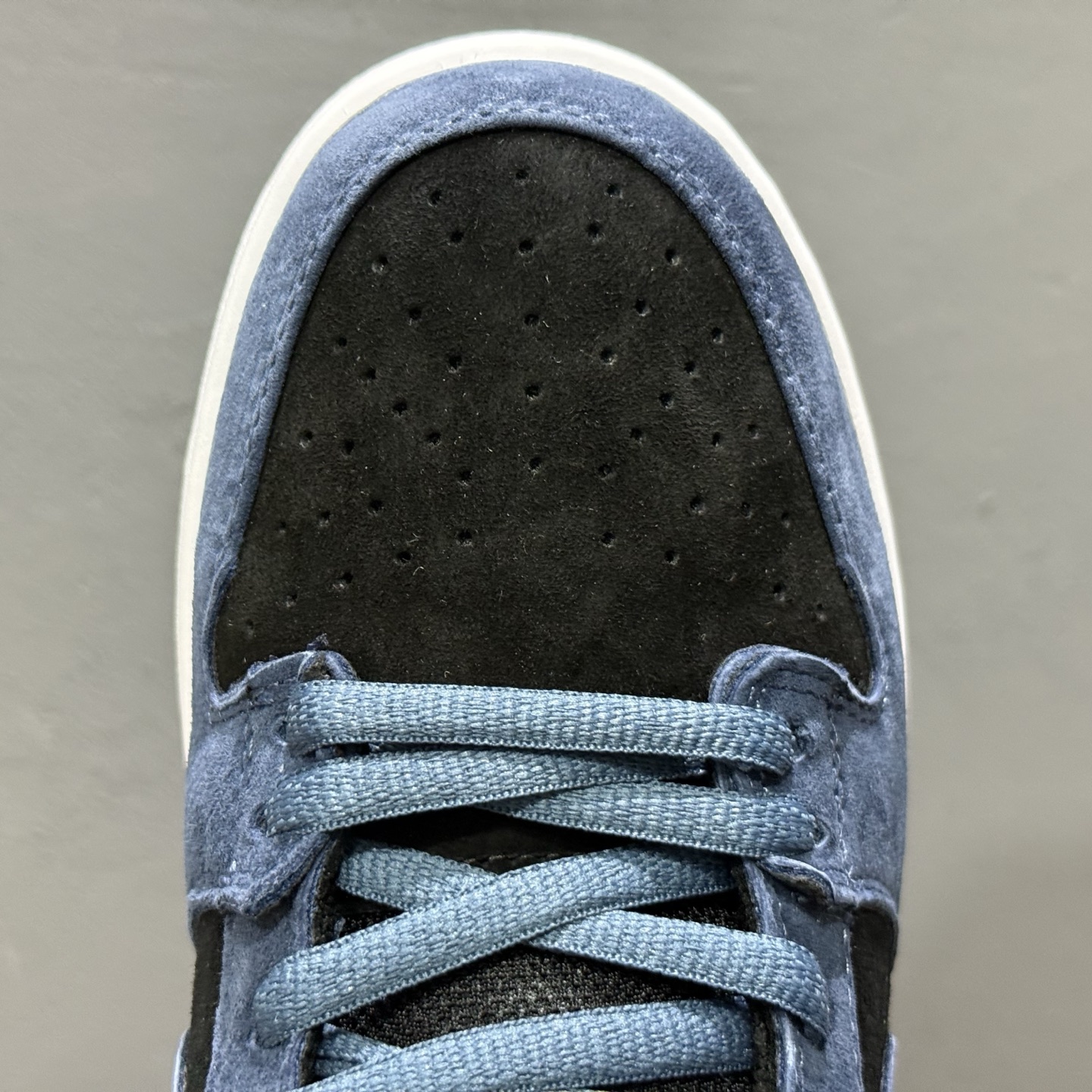 220 Nk SB Dunk Low ”Light Carbon/ Monarch”低帮休闲板鞋 HF3063-002