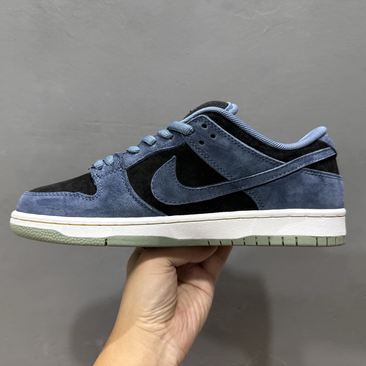 220 Nk SB Dunk Low ”Light Carbon/ Monarch”低帮休闲板鞋 HF3063-002