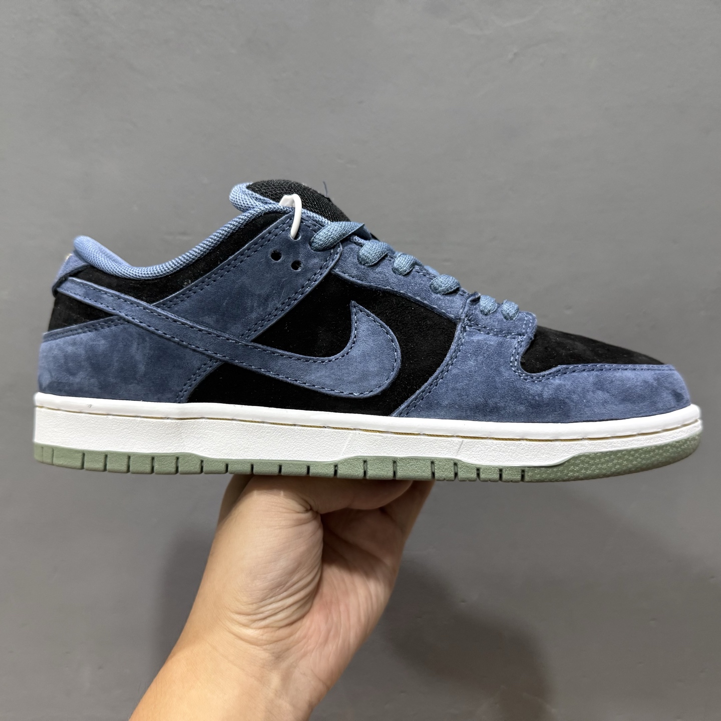 220 Nk SB Dunk Low ”Light Carbon/ Monarch”低帮休闲板鞋 HF3063-002